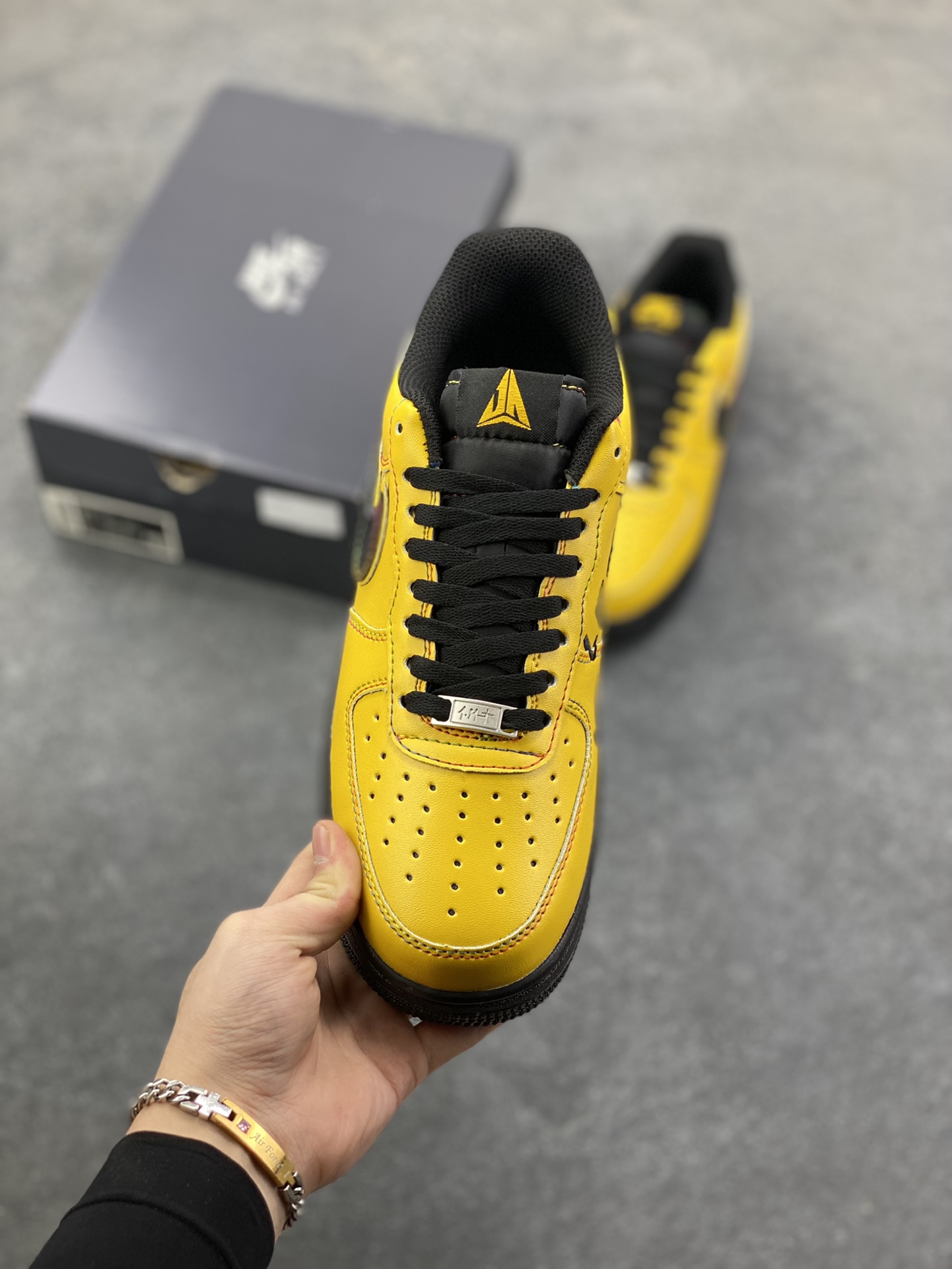 图片[2]-Nike Air Force 1 ’07 Low 空军一号低帮百搭休闲运动板鞋。柔软、弹性十足的缓震性能和出色的中底设计，横跨复古与现代的外型结合，造就出风靡全球三十多年的Force 1，直到今天还深受青睐 货号：IQ2713-700 尺码：36 36.5 37.5 38 38.5 39 40 40.5 41 42 42.5 43 44 44.5 45-选品中心