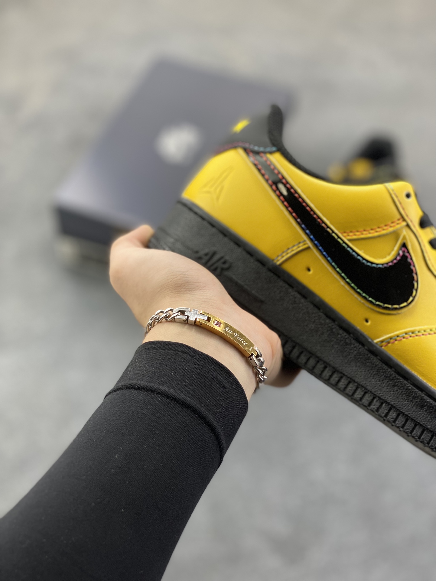 图片[6]-Nike Air Force 1 ’07 Low 空军一号低帮百搭休闲运动板鞋。柔软、弹性十足的缓震性能和出色的中底设计，横跨复古与现代的外型结合，造就出风靡全球三十多年的Force 1，直到今天还深受青睐 货号：IQ2713-700 尺码：36 36.5 37.5 38 38.5 39 40 40.5 41 42 42.5 43 44 44.5 45-选品中心