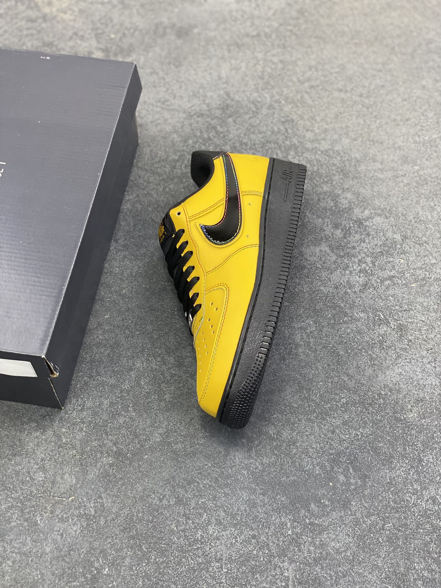 图片[7]-Nike Air Force 1 ’07 Low 空军一号低帮百搭休闲运动板鞋。柔软、弹性十足的缓震性能和出色的中底设计，横跨复古与现代的外型结合，造就出风靡全球三十多年的Force 1，直到今天还深受青睐 货号：IQ2713-700 尺码：36 36.5 37.5 38 38.5 39 40 40.5 41 42 42.5 43 44 44.5 45-选品中心