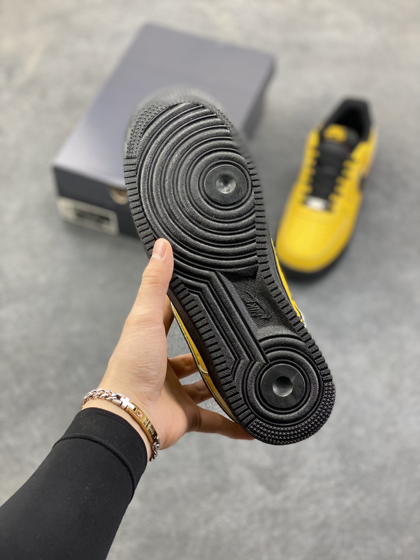 图片[5]-Nike Air Force 1 ’07 Low 空军一号低帮百搭休闲运动板鞋。柔软、弹性十足的缓震性能和出色的中底设计，横跨复古与现代的外型结合，造就出风靡全球三十多年的Force 1，直到今天还深受青睐 货号：IQ2713-700 尺码：36 36.5 37.5 38 38.5 39 40 40.5 41 42 42.5 43 44 44.5 45-选品中心