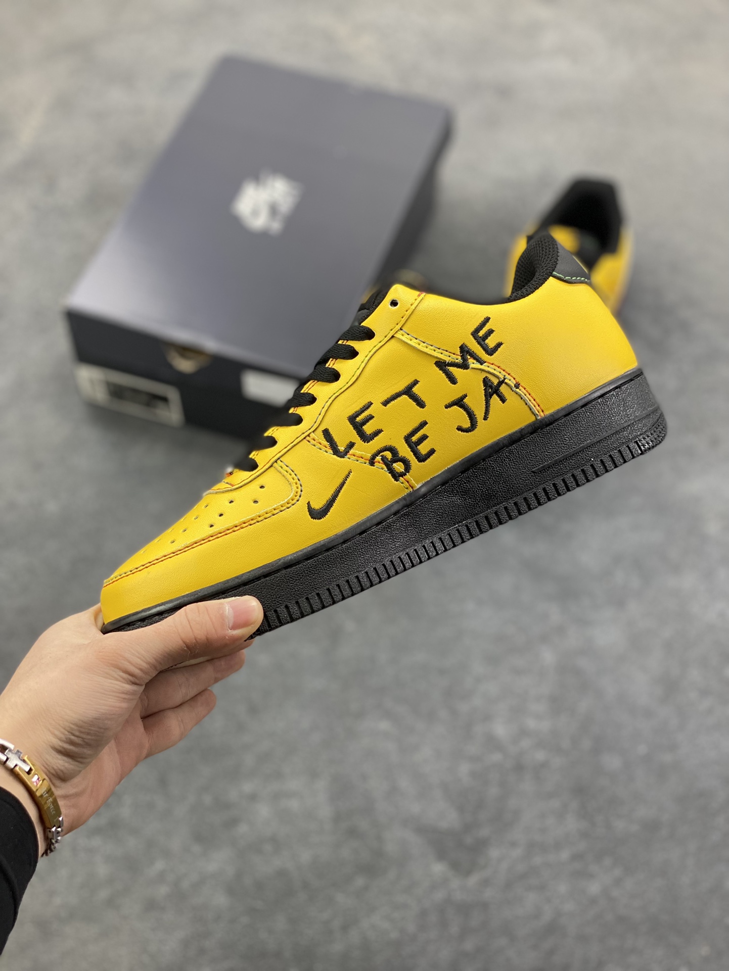 图片[3]-Nike Air Force 1 ’07 Low 空军一号低帮百搭休闲运动板鞋。柔软、弹性十足的缓震性能和出色的中底设计，横跨复古与现代的外型结合，造就出风靡全球三十多年的Force 1，直到今天还深受青睐 货号：IQ2713-700 尺码：36 36.5 37.5 38 38.5 39 40 40.5 41 42 42.5 43 44 44.5 45-选品中心