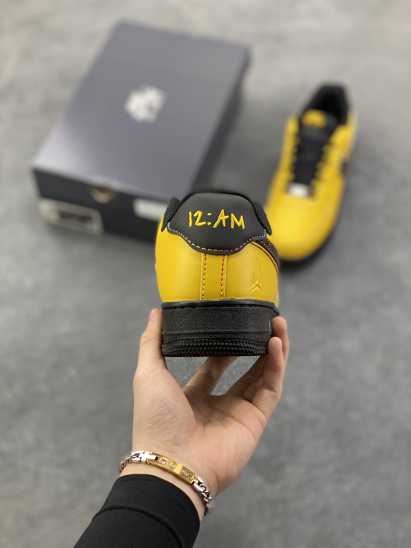 图片[4]-Nike Air Force 1 ’07 Low 空军一号低帮百搭休闲运动板鞋。柔软、弹性十足的缓震性能和出色的中底设计，横跨复古与现代的外型结合，造就出风靡全球三十多年的Force 1，直到今天还深受青睐 货号：IQ2713-700 尺码：36 36.5 37.5 38 38.5 39 40 40.5 41 42 42.5 43 44 44.5 45-选品中心