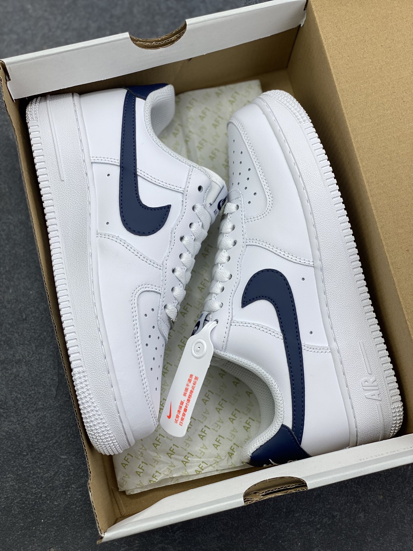 图片[9]-福利特价 Nike Air Force 1 Low 白深蓝 空军一号低帮运动休闲板鞋 原楦头原纸板 打造纯正空军版型 专注外贸渠道 全掌内置蜂窝气垫 原盒配件 原厂中底钢印、拉帮完美 货号：FJ4146-119 尺码：36 36.5 37.5 38 38.5 39 40 40.5 41 42 42.5 43 44 44.5 45-选品中心