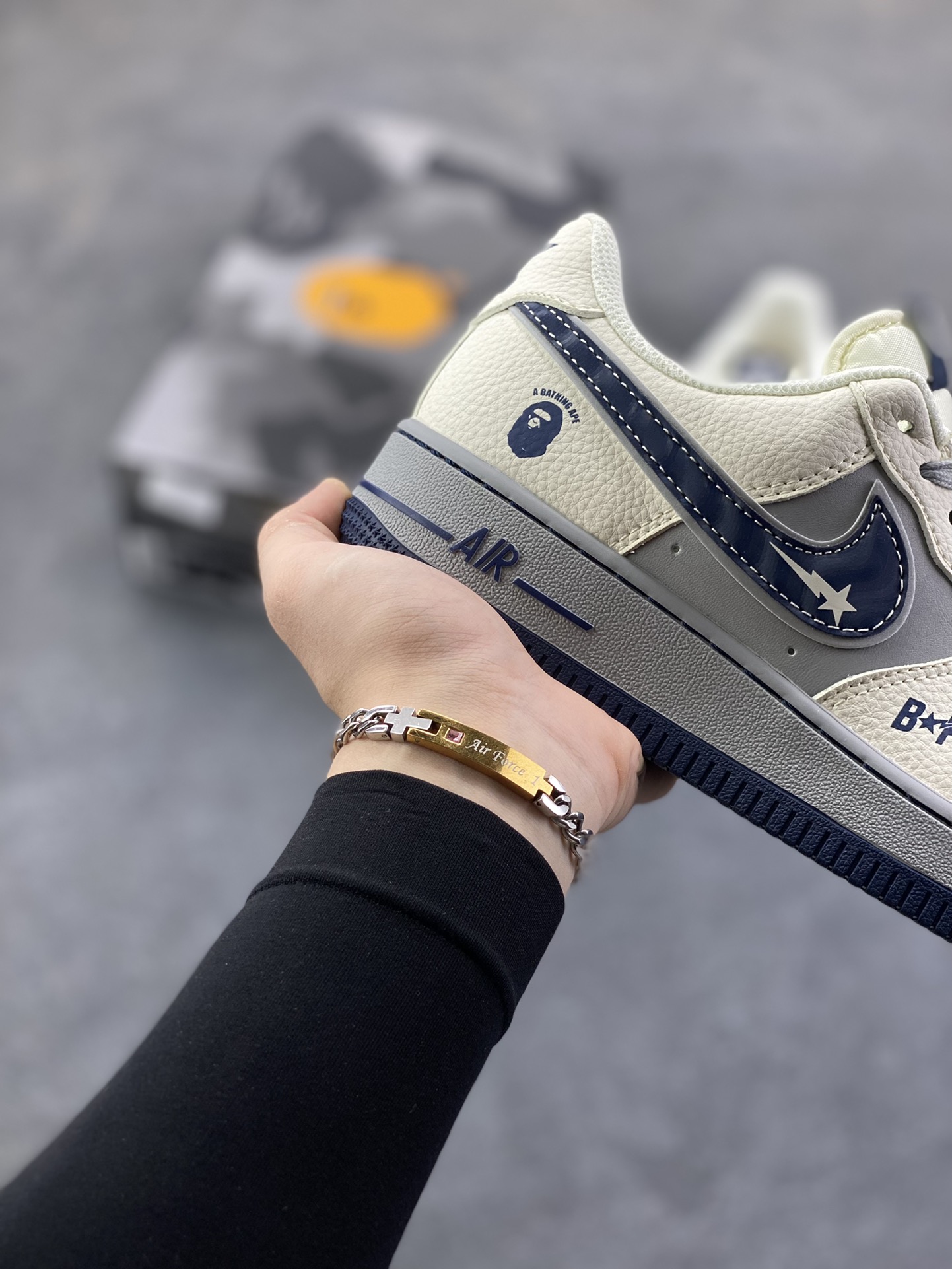 图片[6]-NIke Air Force 1 \’07 Low “猿人头BaPe联名-米灰蓝”空军一号 低帮 运动鞋 休闲鞋 折边针车 工艺难度大 原楦头原纸板 原装鞋盒 定制五金配件 内置全掌气垫 原厂鞋底 货号：SM6668-111 尺码：36 36.5 37.5 38 38.5 39 40 40.5 41 42 42.5 43 44 44.5 45-选品中心