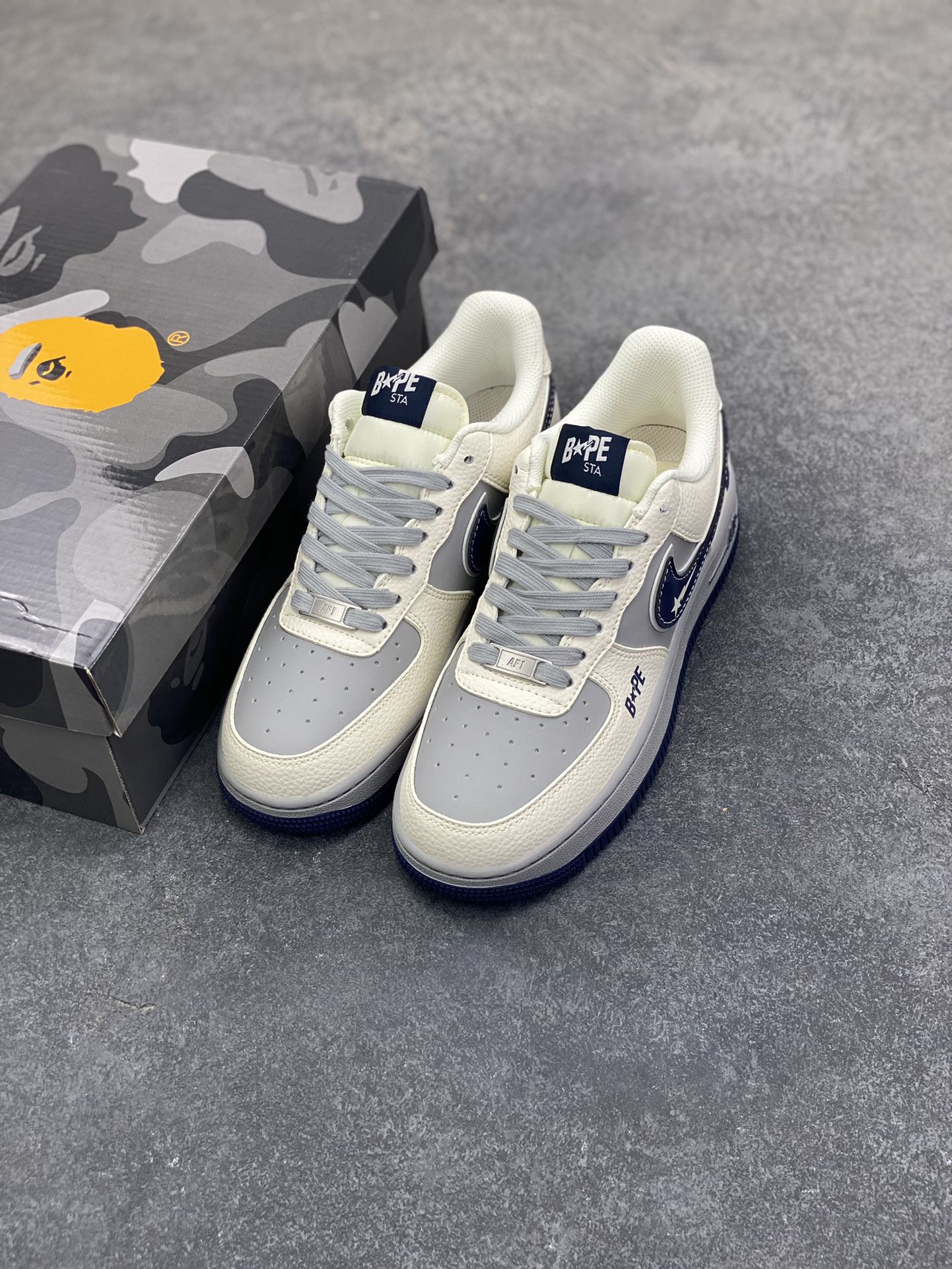 图片[8]-NIke Air Force 1 \’07 Low “猿人头BaPe联名-米灰蓝”空军一号 低帮 运动鞋 休闲鞋 折边针车 工艺难度大 原楦头原纸板 原装鞋盒 定制五金配件 内置全掌气垫 原厂鞋底 货号：SM6668-111 尺码：36 36.5 37.5 38 38.5 39 40 40.5 41 42 42.5 43 44 44.5 45-选品中心