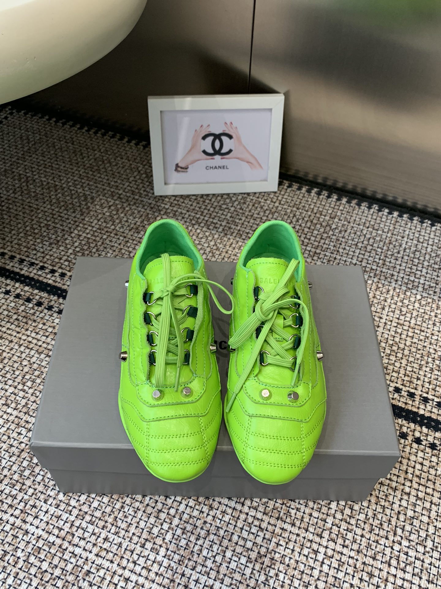 NO:615344,Purchasing agent Balenciaga new model of moral training shoes, casual shoes, originally purchased and developed, made by Balenciaga, Balenciaga's latest hidden model, soft calfskin matching and classic double logo, full of retro feel, a casual shoe that girls must buy this year, sole design, super soft, shipped with counter, original custom butter leather fabric, imported custom cowhide lining, original molded rubber outsole  Size35-40 (40 is custom-made and non-refundable), casual shoes/sports shoes, balenciaga, balenciaga, balenciaga, sneakers, cowhide19860909代购级 Balenciaga 巴黎世家 新款 德训鞋休闲鞋 原版购入开发 做货 巴黎家最新隐藏款 柔软小牛皮配搭和经典双logo满满的复古感 今年女孩必入的一款休闲鞋 鞋底设计 超级柔软 配合送专柜 面料原版定制牛油皮 内里进口定制牛皮里 鞋底原版开模橡胶大底 Size35-40（40定做不退换）,休闲鞋/运动鞋,balenciaga,balenciaga,balenciaga,sneakers,cowhide,Women's Shoes