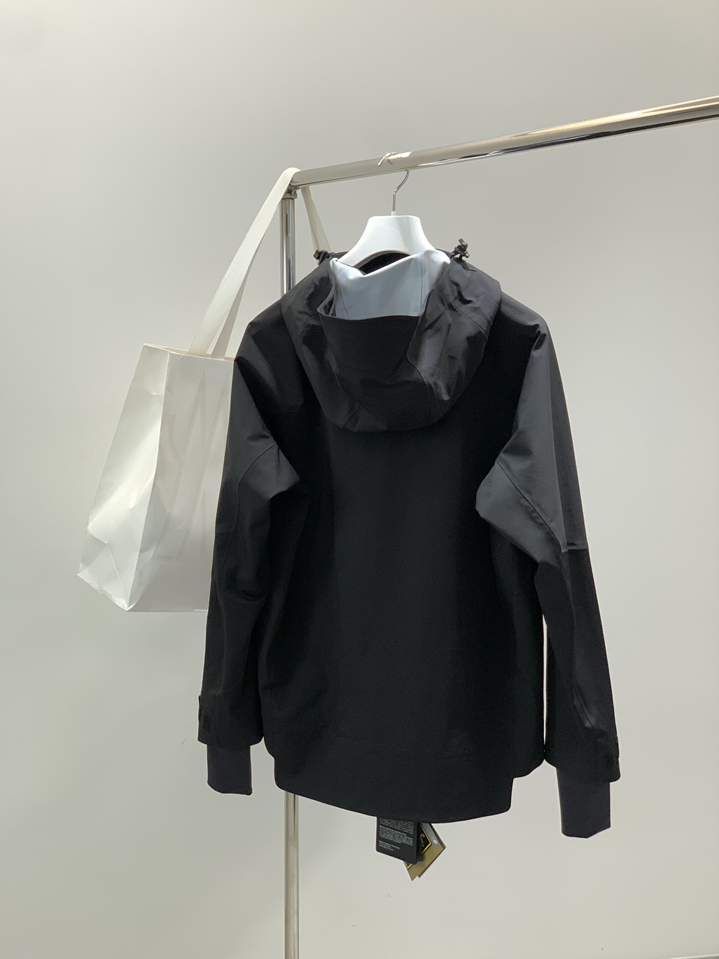 ，Moncler 蒙口，2025秋冬最新品，专柜同步有售，原单狠货，时尚休闲连帽冲锋衣外套，上身舒适！吸