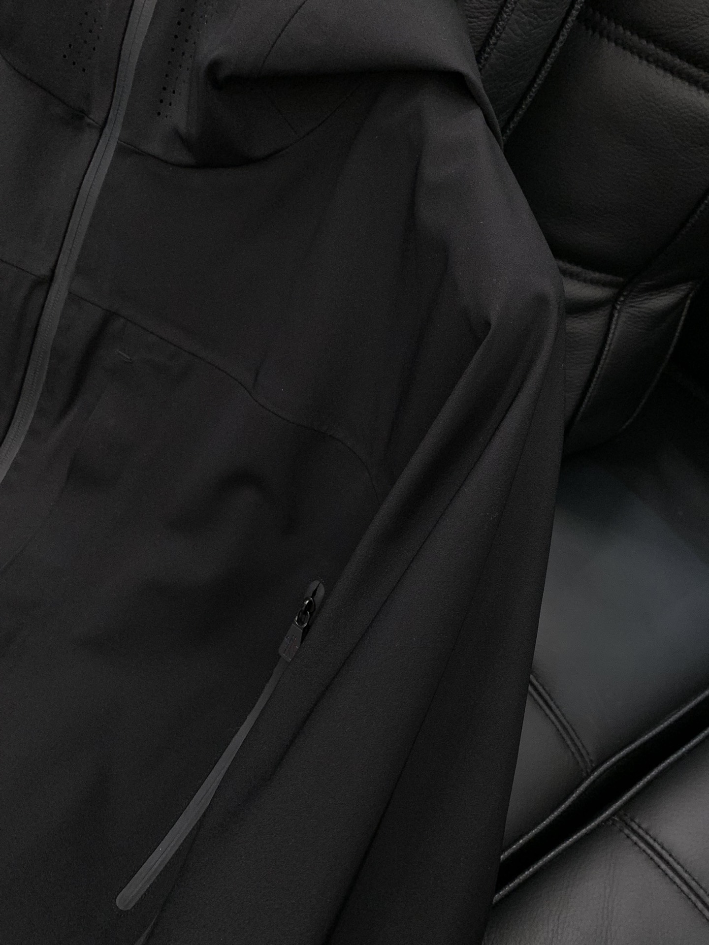 ，Moncler 蒙口，2025秋冬最新品，专柜同步有售，原单狠货，时尚休闲连帽冲锋衣外套，上身舒适！吸