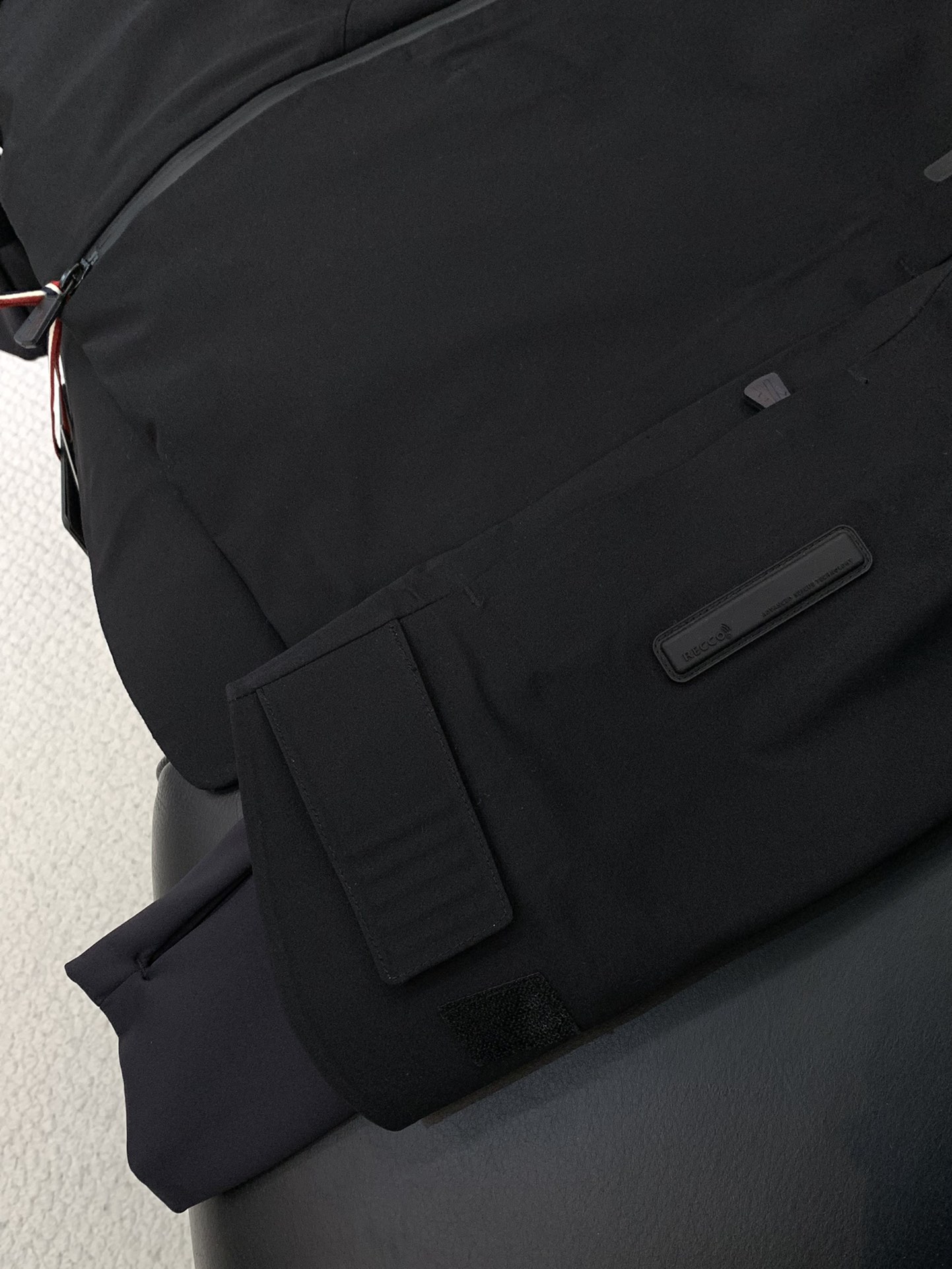 ，Moncler 蒙口，2025秋冬最新品，专柜同步有售，原单狠货，时尚休闲连帽冲锋衣外套，上身舒适！吸