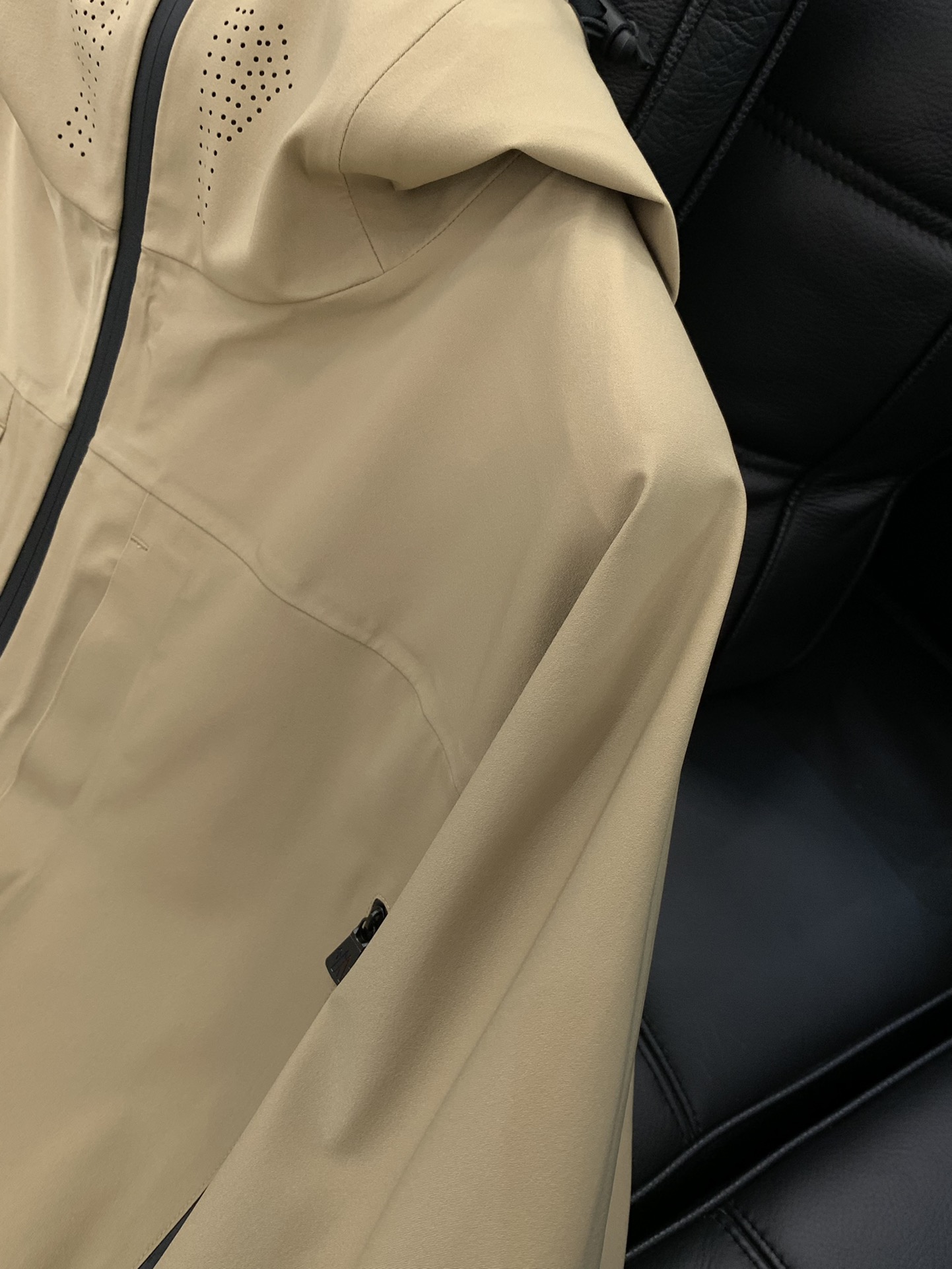 ，Moncler 蒙口，2025秋冬最新品，专柜同步有售，原单狠货，时尚休闲连帽冲锋衣外套，上身舒适！吸