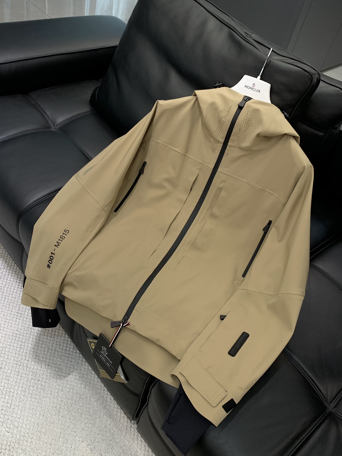 ，Moncler 蒙口，2025秋冬最新品，专柜同步有售，原单狠货，时尚休闲连帽冲锋衣外套，上身舒适！吸