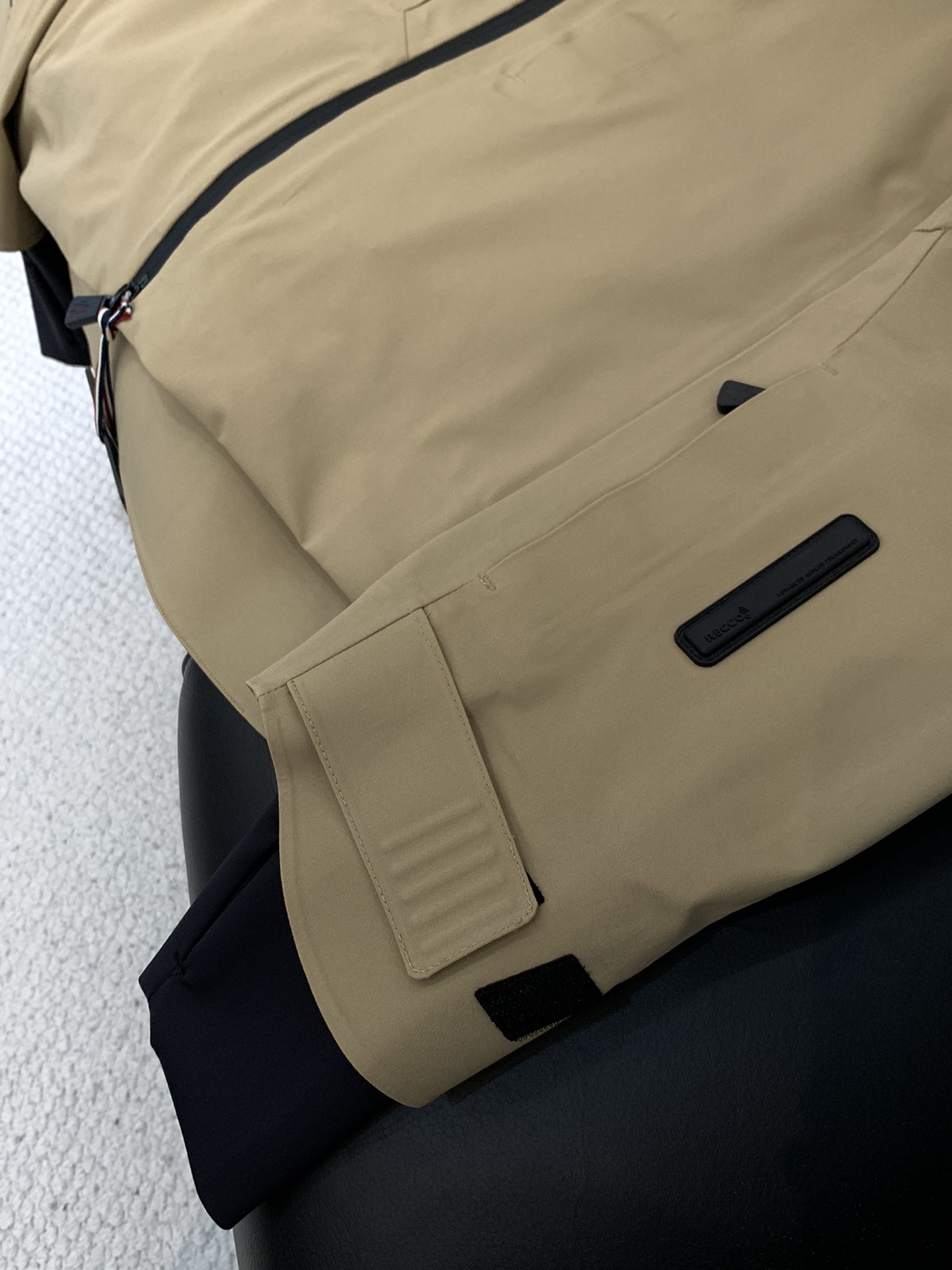 ，Moncler 蒙口，2025秋冬最新品，专柜同步有售，原单狠货，时尚休闲连帽冲锋衣外套，上身舒适！吸