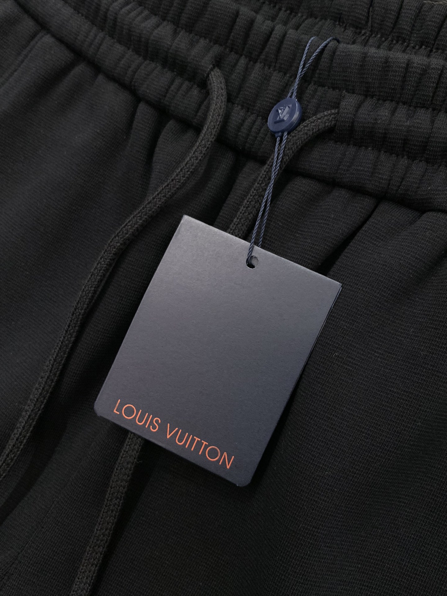 ，LouisVuitton 路易威登，2025冬季最新款，专柜同步有售，原单狠货，时尚➕绒休闲裤，上身很