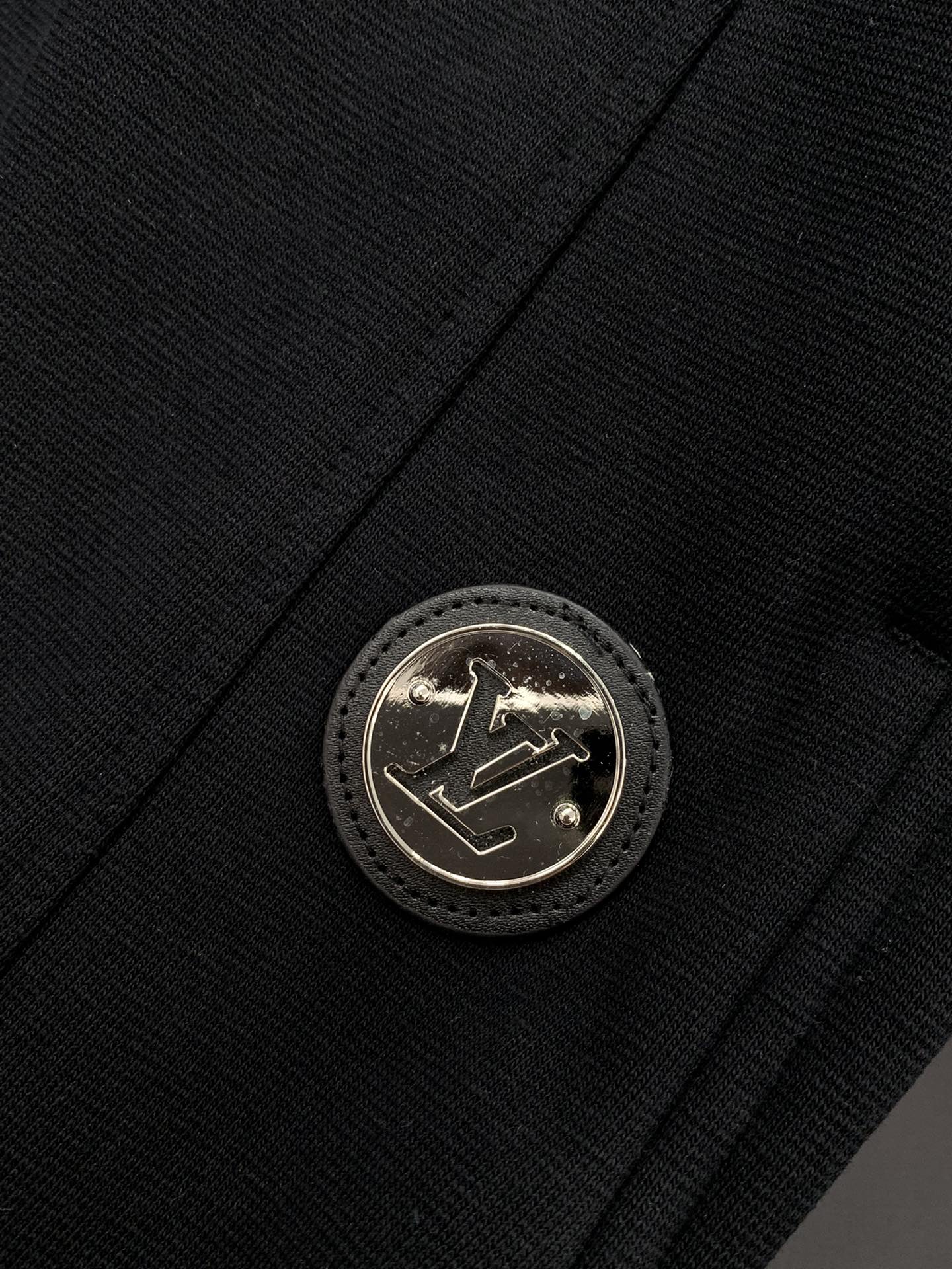 ，LouisVuitton 路易威登，2025冬季最新款，专柜同步有售，原单狠货，时尚➕绒休闲裤，上身很