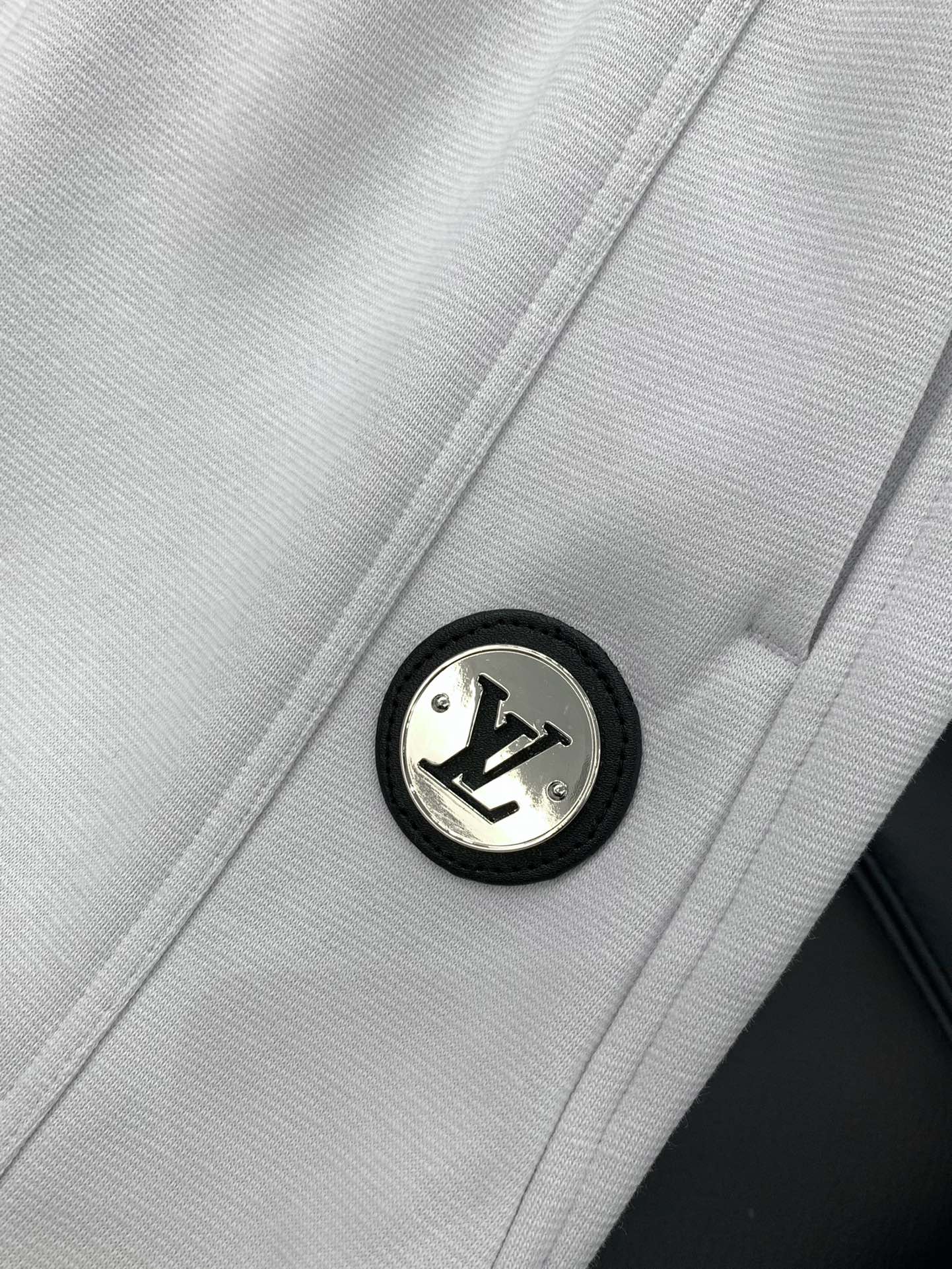 ，LouisVuitton 路易威登，2025冬季最新款，专柜同步有售，原单狠货，时尚➕绒休闲裤，上身很