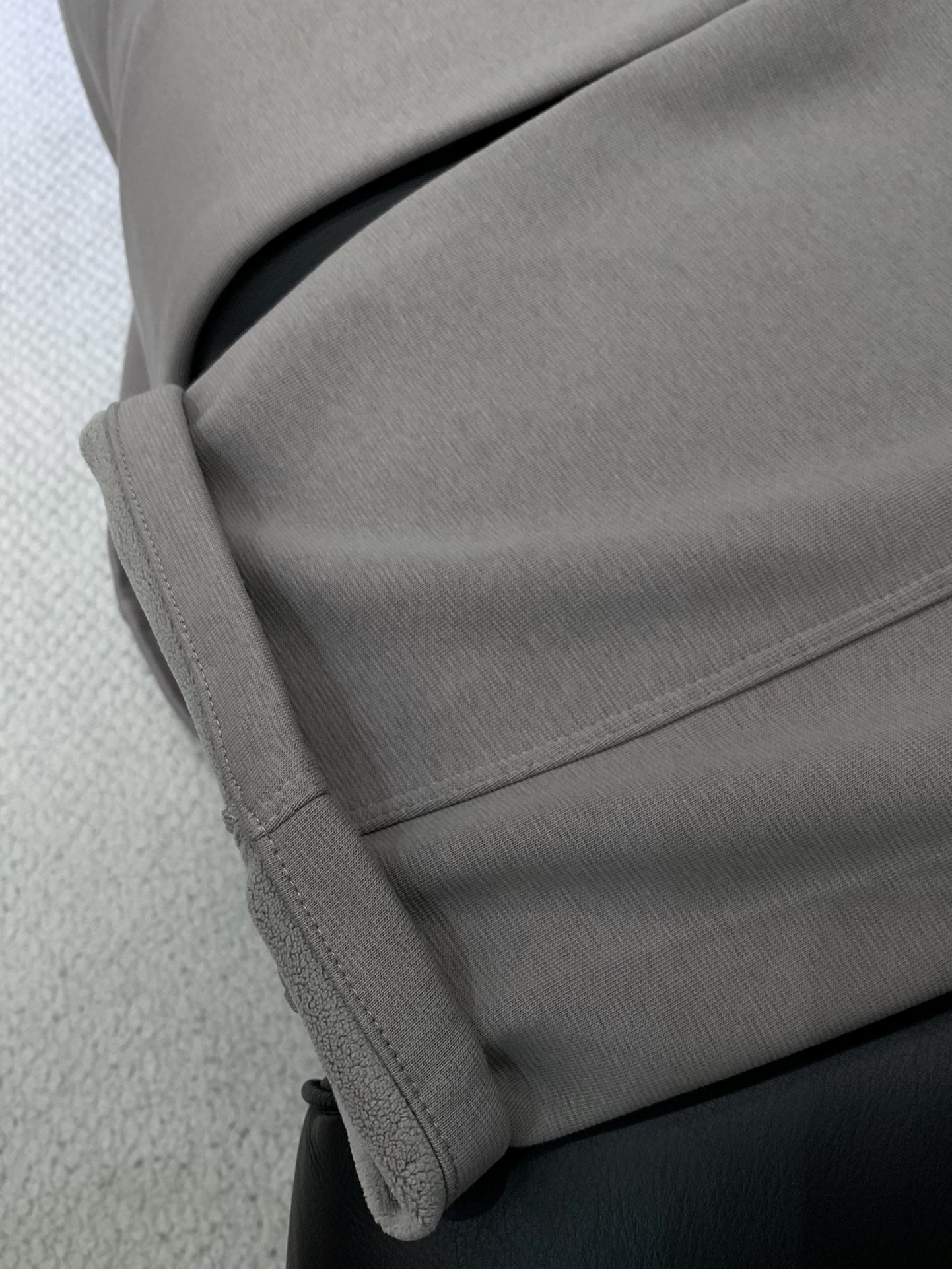 ，LouisVuitton 路易威登，2025冬季最新款，专柜同步有售，原单狠货，时尚➕绒休闲裤，上身很