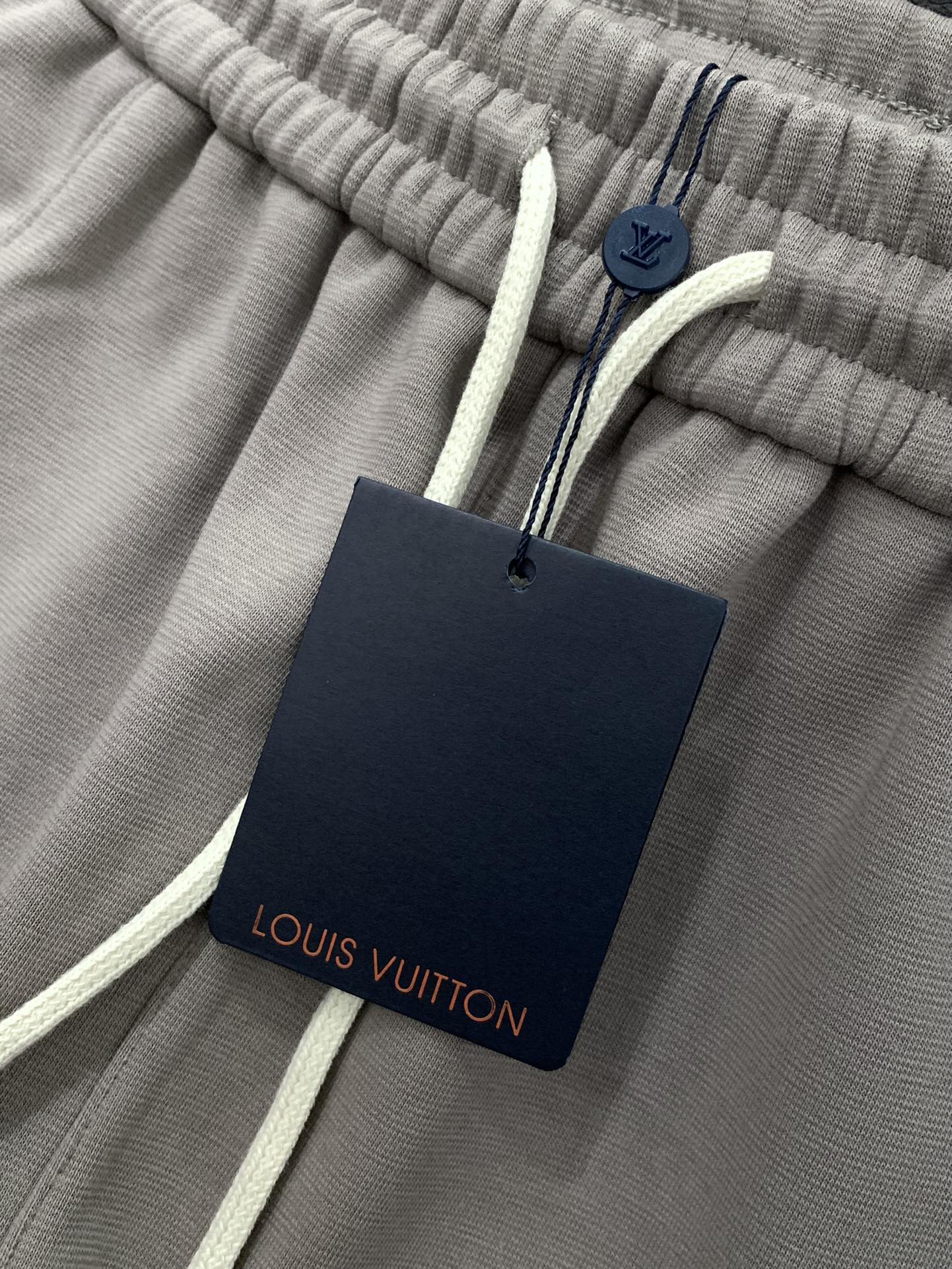 ，LouisVuitton 路易威登，2025冬季最新款，专柜同步有售，原单狠货，时尚➕绒休闲裤，上身很