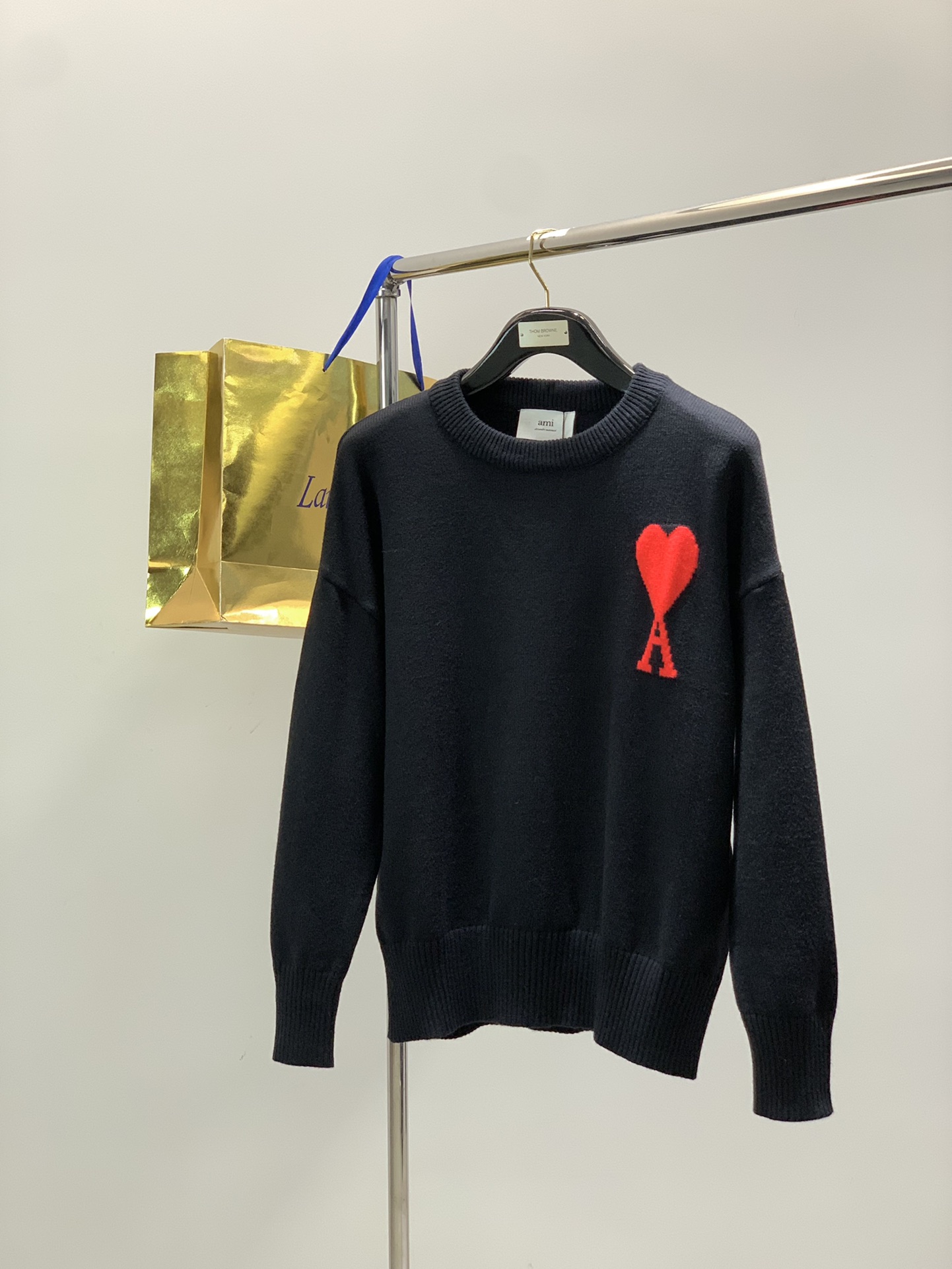 NO:606425,, AMI same style love embroidered wool blended round neck pullover sweater for men and women. Material 65 cotton 35 wool blend, size: S-XL. Shoulder width bra long sleeve length S 54 1086650 M 56 11268 51 L 58 11670 52 XL 60 12072 54 S size is suitable for 105-125 pounds.  M size is suitable for 125-145 catties, L size is suitable for 145-165 catties, XL size is suitable for 165-185 catties,,sweaters,alexander wang19860909,AMI男女同款爱心刺绣羊毛混纺圆领套头毛衣. 材质 65棉35羊毛混纺, 尺码:S-XL.  肩宽胸围衣长袖长 S 54 1086650 M 56 11268 51 L 58 11670 52 XL 60 12072 54 S码适合105-125斤穿, M码适合125-145斤穿 L码适合145-165斤穿, XL码适合165-185斤穿,,sweaters,alexander wang,Men's clothing