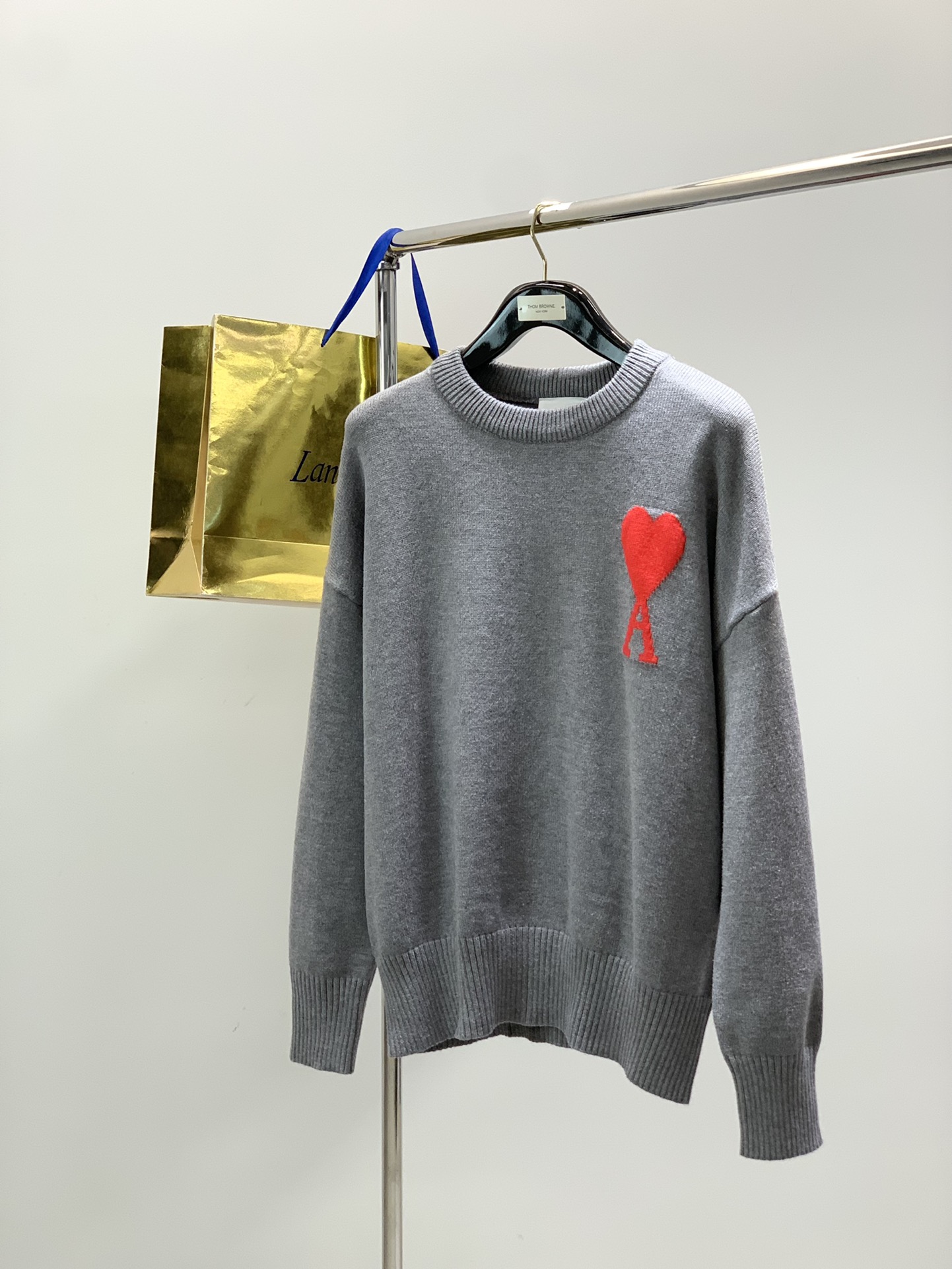 NO:646408,, AMI same style love embroidered wool blended round neck pullover sweater for men and women. Material 65 cotton 35 wool blend, size: S-XL. Shoulder width bra long sleeve length S 54 1086650 M 56 11268 51 L 58 11670 52 XL 60 12072 54 S size is suitable for 105-125 pounds.  M size is suitable for 125-145 catties, L size is suitable for 145-165 catties, XL size is suitable for 165-185 catties,,sweaters,alexander wang19860909,AMI男女同款爱心刺绣羊毛混纺圆领套头毛衣. 材质 65棉35羊毛混纺, 尺码:S-XL.  肩宽胸围衣长袖长 S 54 1086650 M 56 11268 51 L 58 11670 52 XL 60 12072 54 S码适合105-125斤穿, M码适合125-145斤穿 L码适合145-165斤穿, XL码适合165-185斤穿,,sweaters,alexander wang,Men's clothing