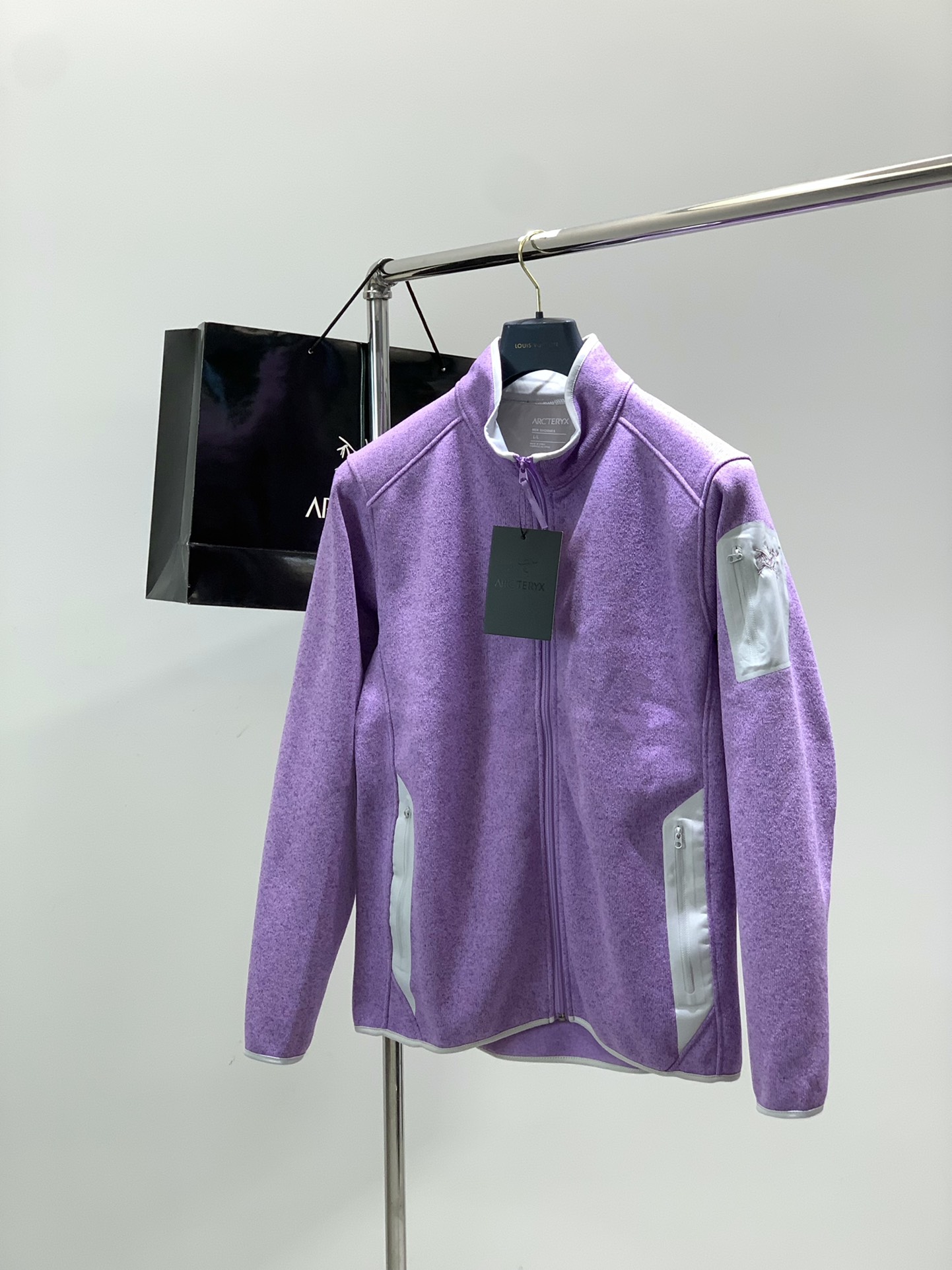 ，始祖鸟秋冬COVERT玛卡龙配色刺绣版本ARC’TERYX系列立领开衫轻量抓绒外套，针织衫毛衣夹克外套