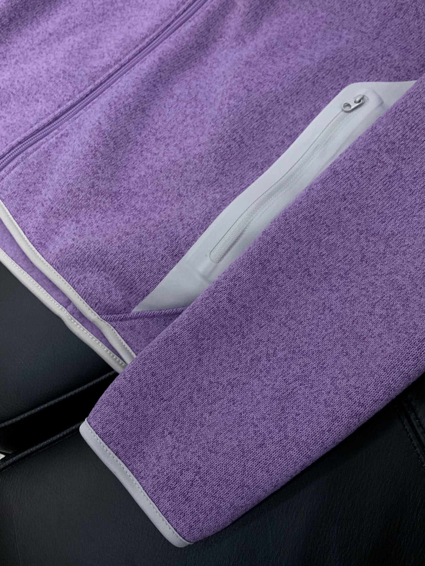 ，始祖鸟秋冬COVERT玛卡龙配色刺绣版本ARC’TERYX系列立领开衫轻量抓绒外套，针织衫毛衣夹克外套