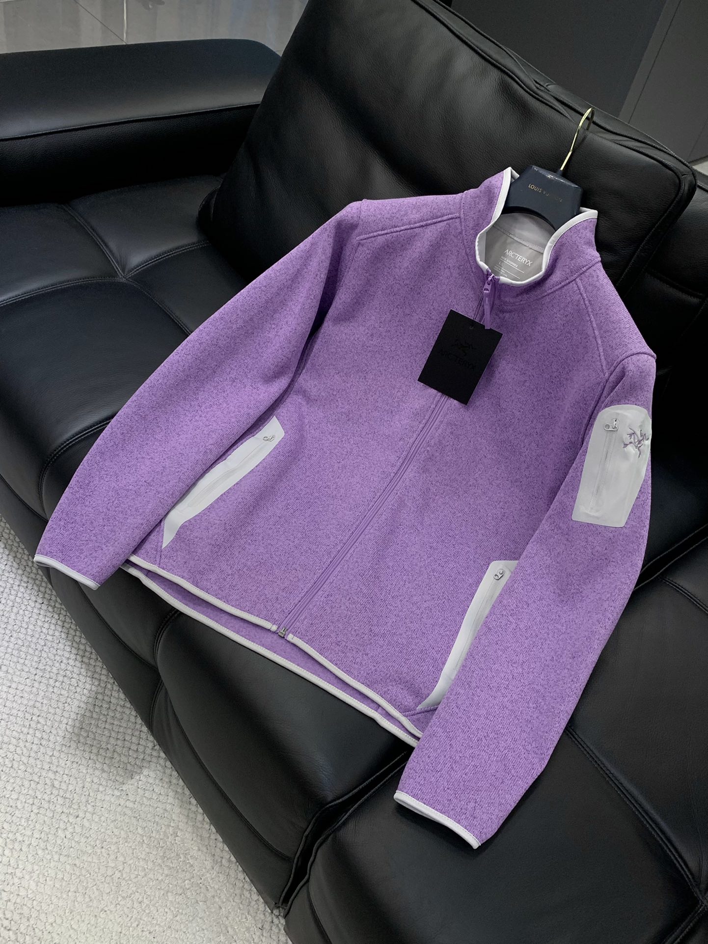 ，始祖鸟秋冬COVERT玛卡龙配色刺绣版本ARC’TERYX系列立领开衫轻量抓绒外套，针织衫毛衣夹克外套