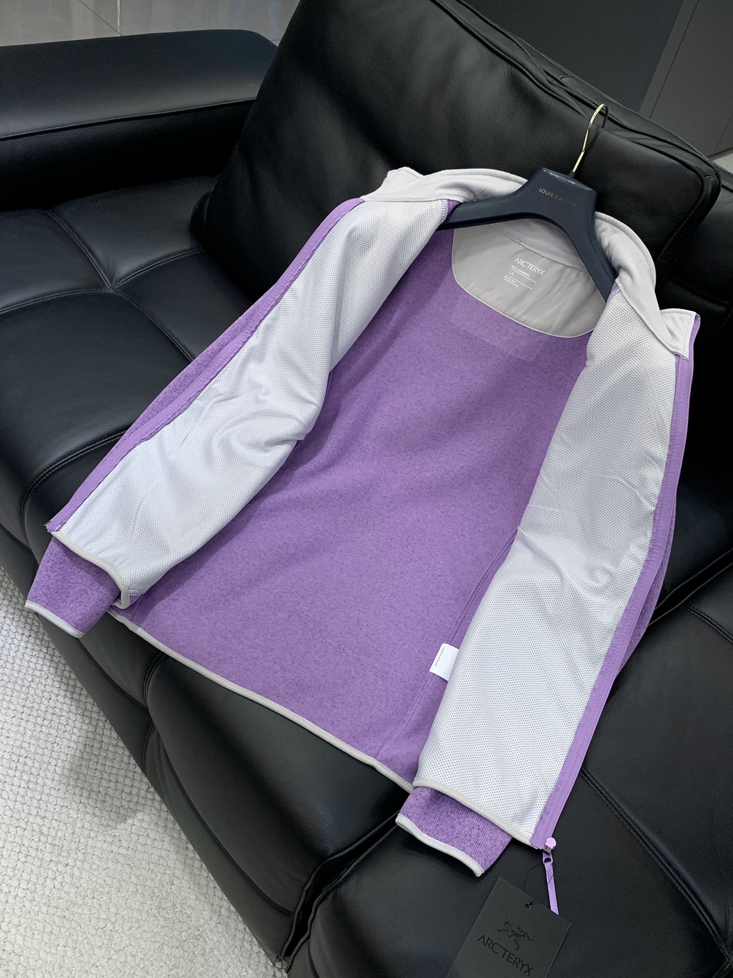 ，始祖鸟秋冬COVERT玛卡龙配色刺绣版本ARC’TERYX系列立领开衫轻量抓绒外套，针织衫毛衣夹克外套