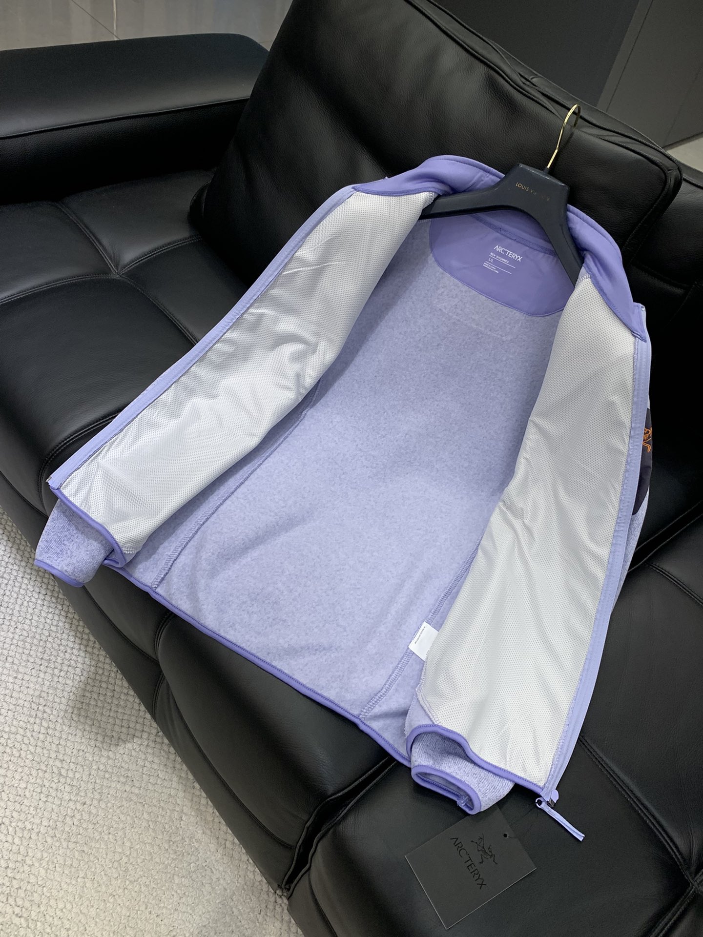 ，始祖鸟秋冬COVERT玛卡龙配色刺绣版本ARC’TERYX系列立领开衫轻量抓绒外套，针织衫毛衣夹克外套