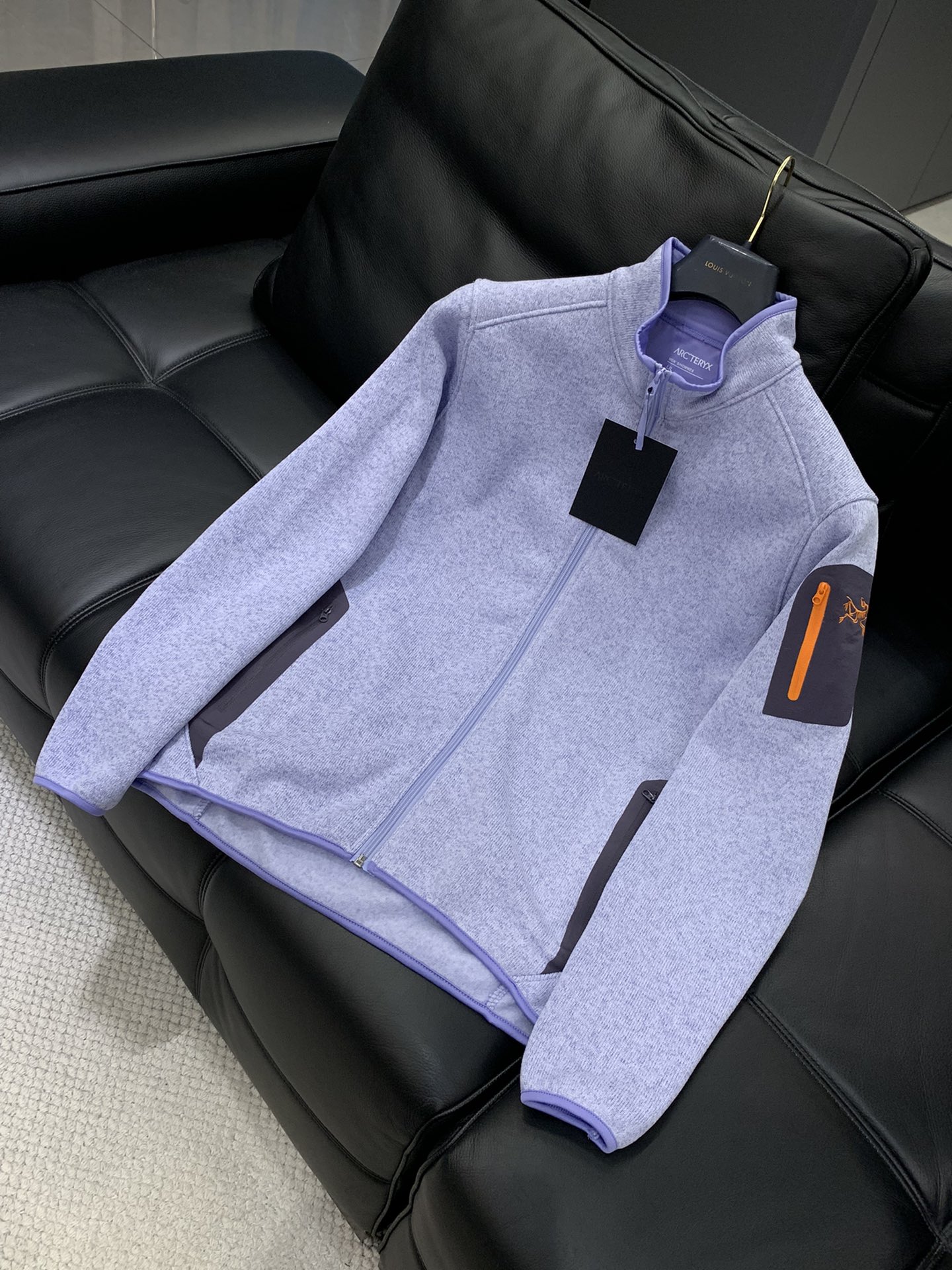 ，始祖鸟秋冬COVERT玛卡龙配色刺绣版本ARC’TERYX系列立领开衫轻量抓绒外套，针织衫毛衣夹克外套