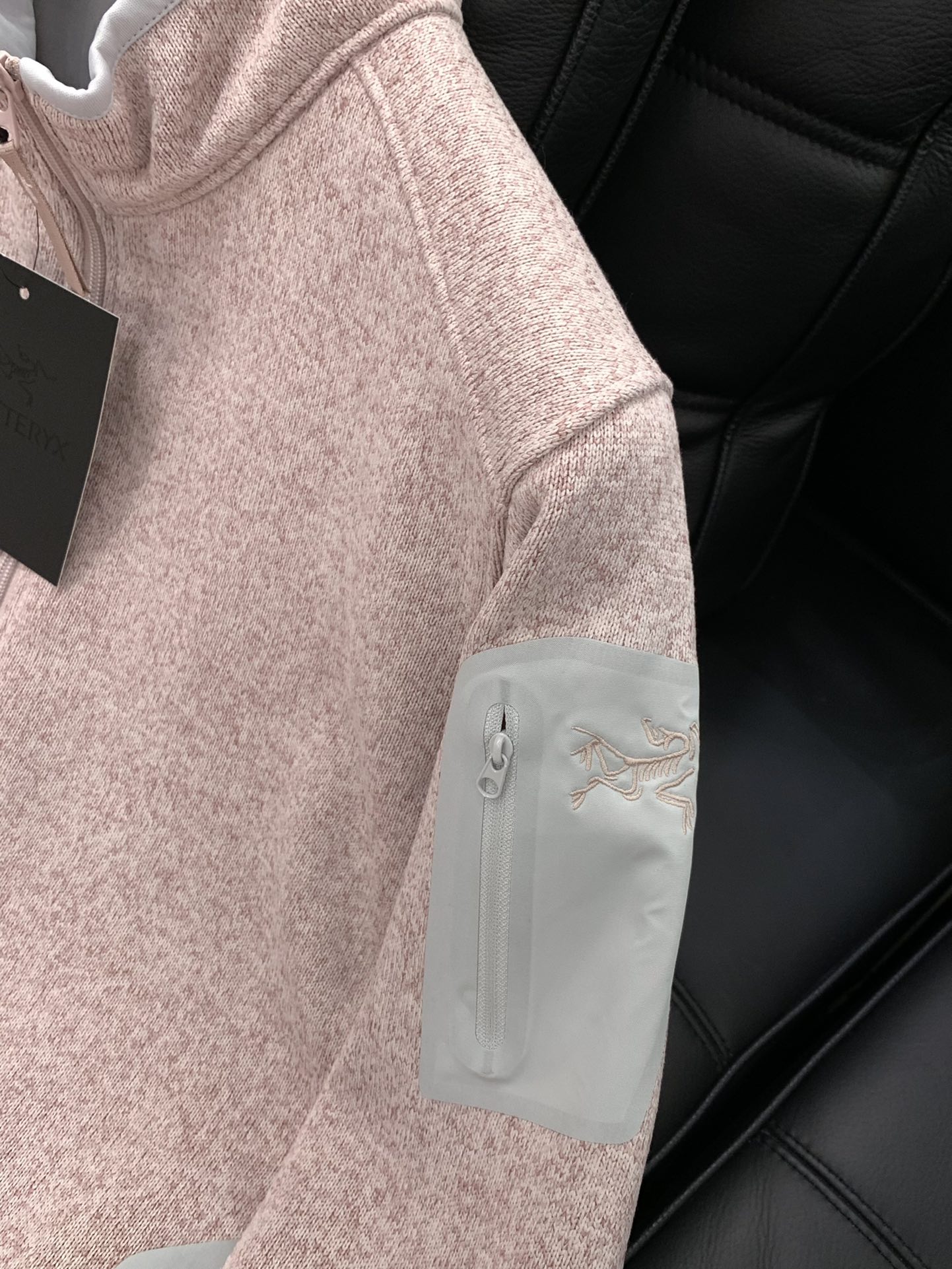 ，始祖鸟秋冬COVERT玛卡龙配色刺绣版本ARC’TERYX系列立领开衫轻量抓绒外套，针织衫毛衣夹克外套