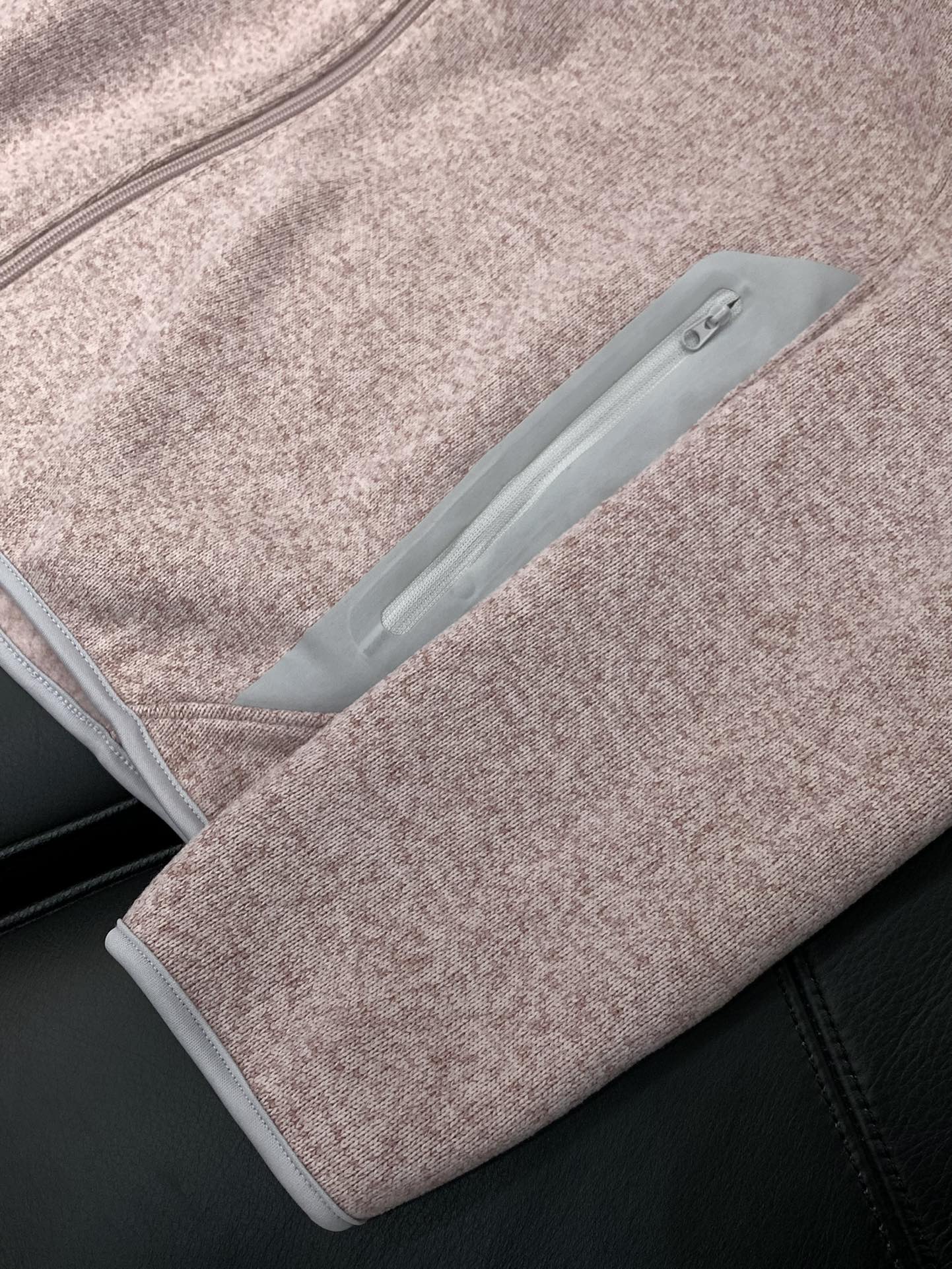 ，始祖鸟秋冬COVERT玛卡龙配色刺绣版本ARC’TERYX系列立领开衫轻量抓绒外套，针织衫毛衣夹克外套