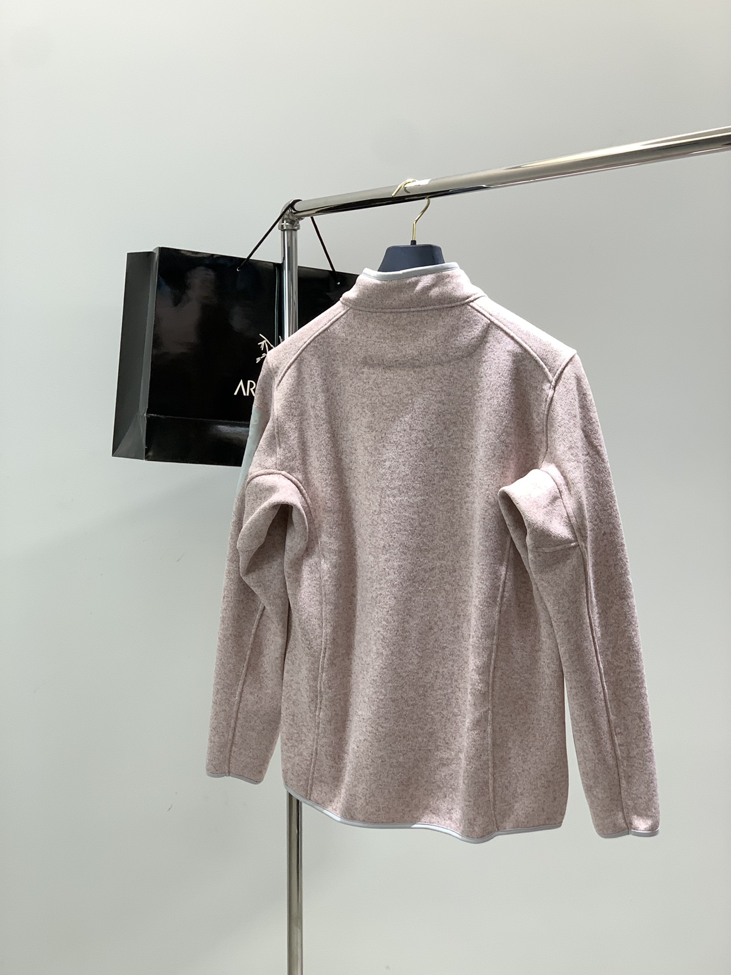 ，始祖鸟秋冬COVERT玛卡龙配色刺绣版本ARC’TERYX系列立领开衫轻量抓绒外套，针织衫毛衣夹克外套