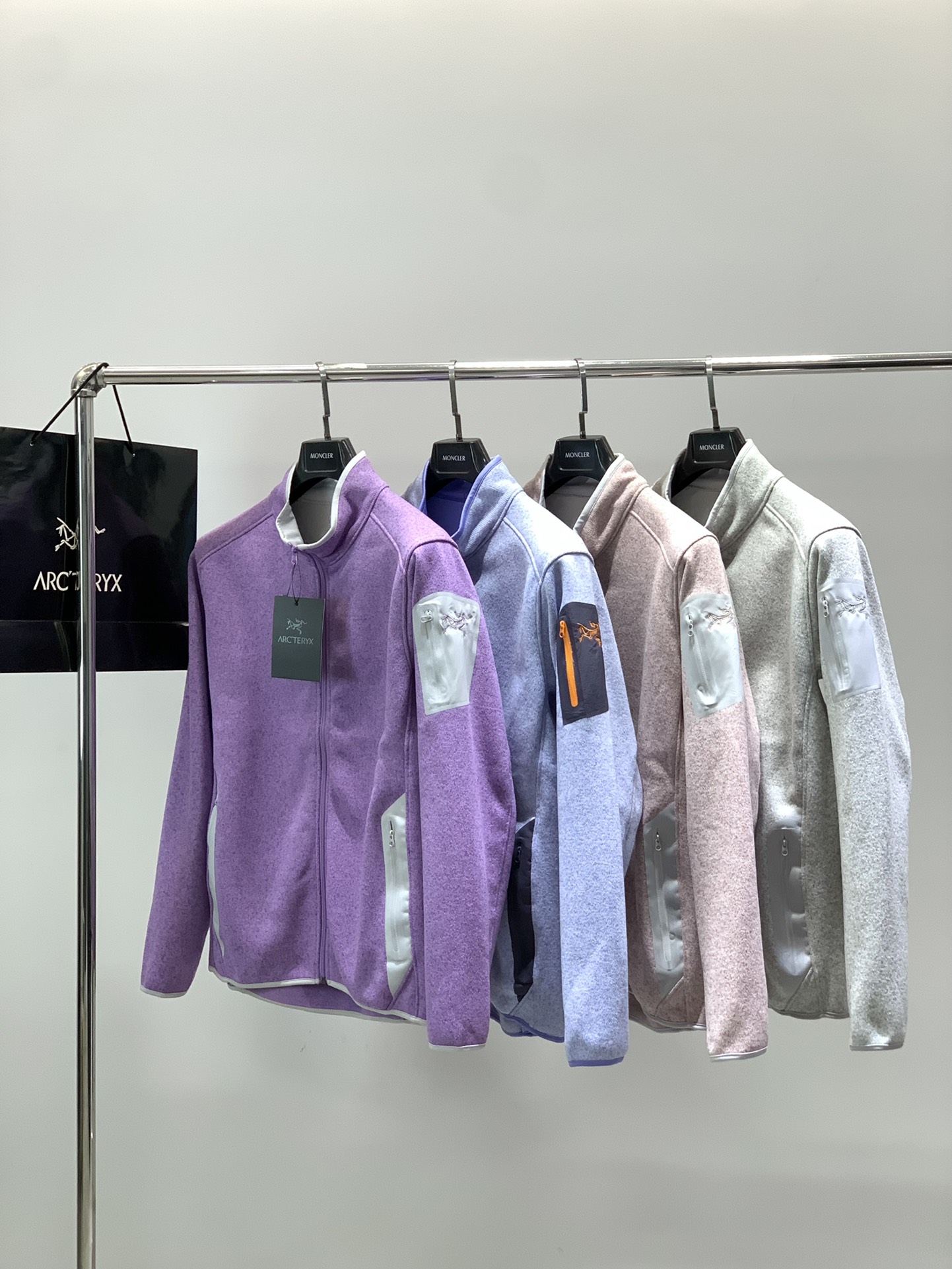 ，始祖鸟秋冬COVERT玛卡龙配色刺绣版本ARC’TERYX系列立领开衫轻量抓绒外套，针织衫毛衣夹克外套