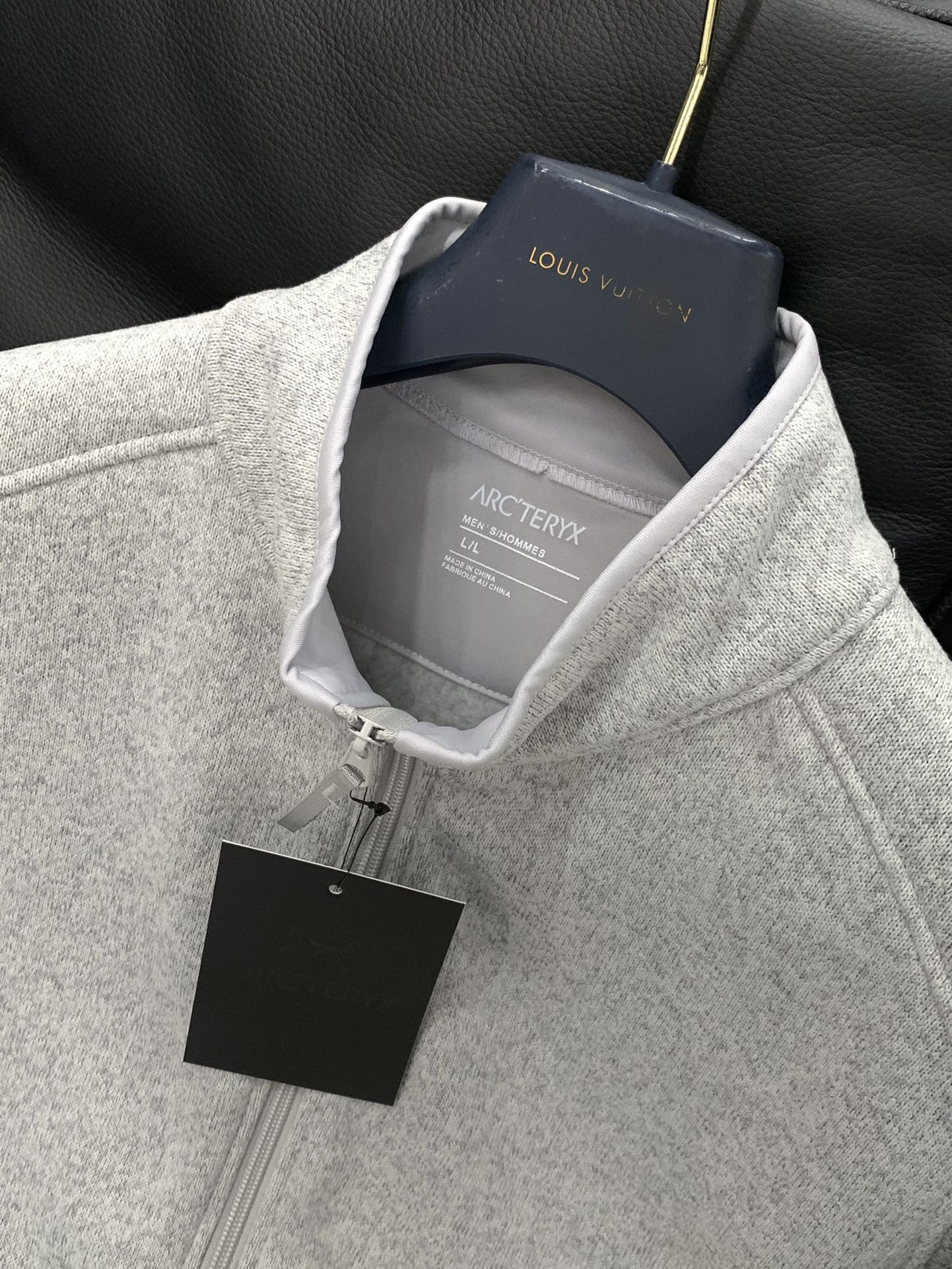 ，始祖鸟秋冬COVERT玛卡龙配色刺绣版本ARC’TERYX系列立领开衫轻量抓绒外套，针织衫毛衣夹克外套