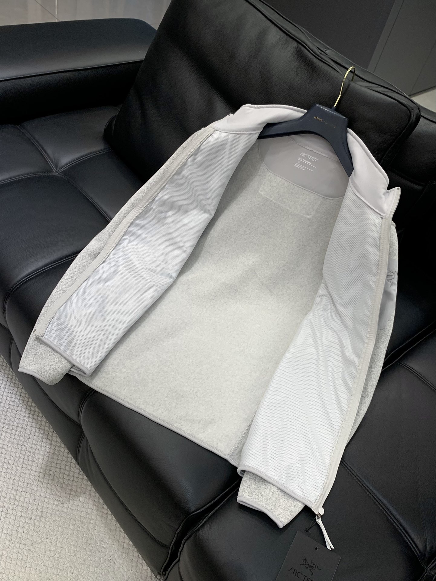 ，始祖鸟秋冬COVERT玛卡龙配色刺绣版本ARC’TERYX系列立领开衫轻量抓绒外套，针织衫毛衣夹克外套