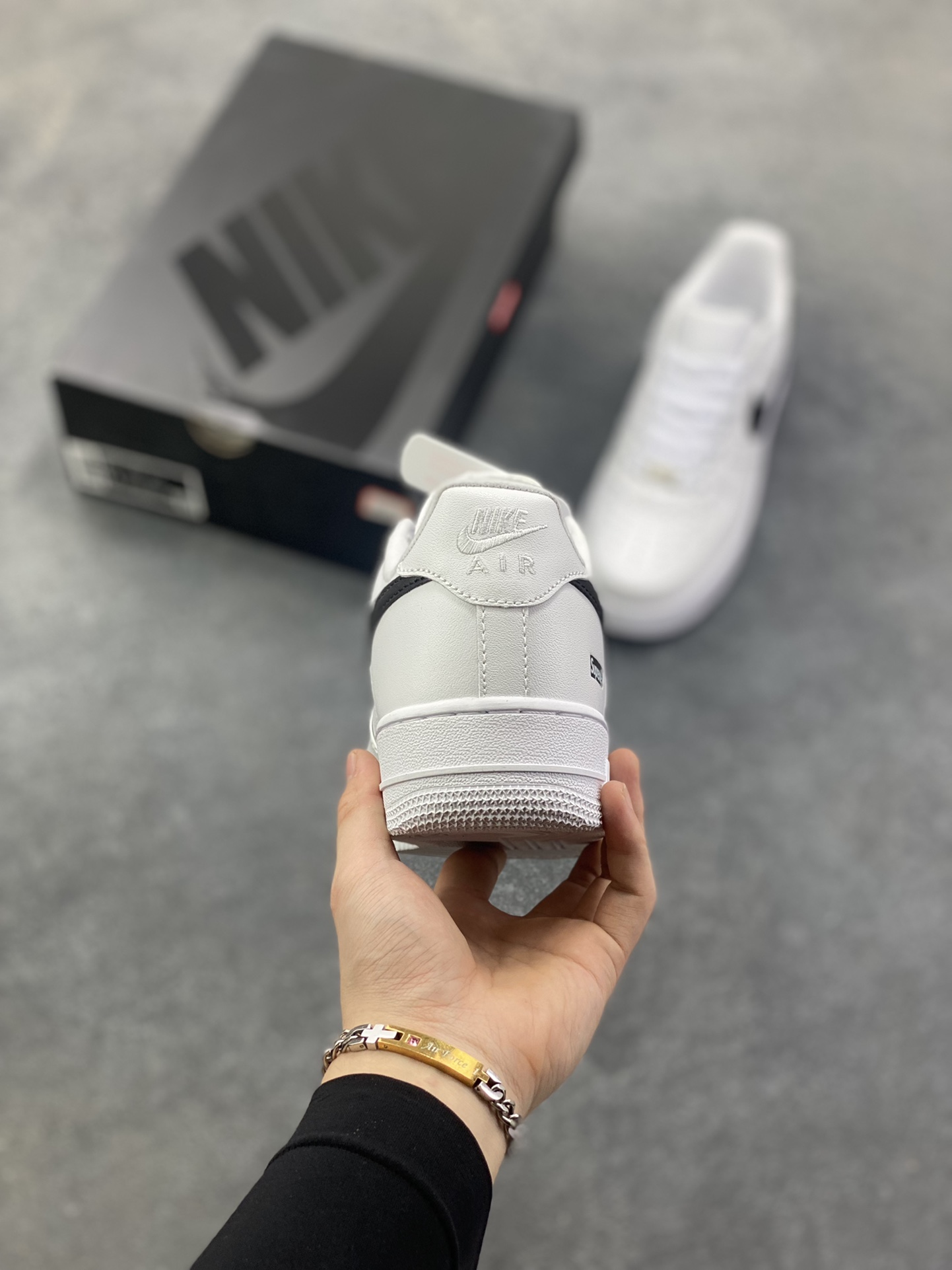 图片[4]-Nike Air Force 1 Low Supreme联名 空军一号低帮运动休闲板鞋 原楦头原纸板 打造纯正空军版型 专注外贸渠道 全掌内置蜂窝气垫 原盒配件 原厂中底钢印、拉帮完美 货号：CU9225-102 尺码：36 36.5 37.5 38 38.5 39 40 40.5 41 42 42.5 43 44 44.5 45-选品中心