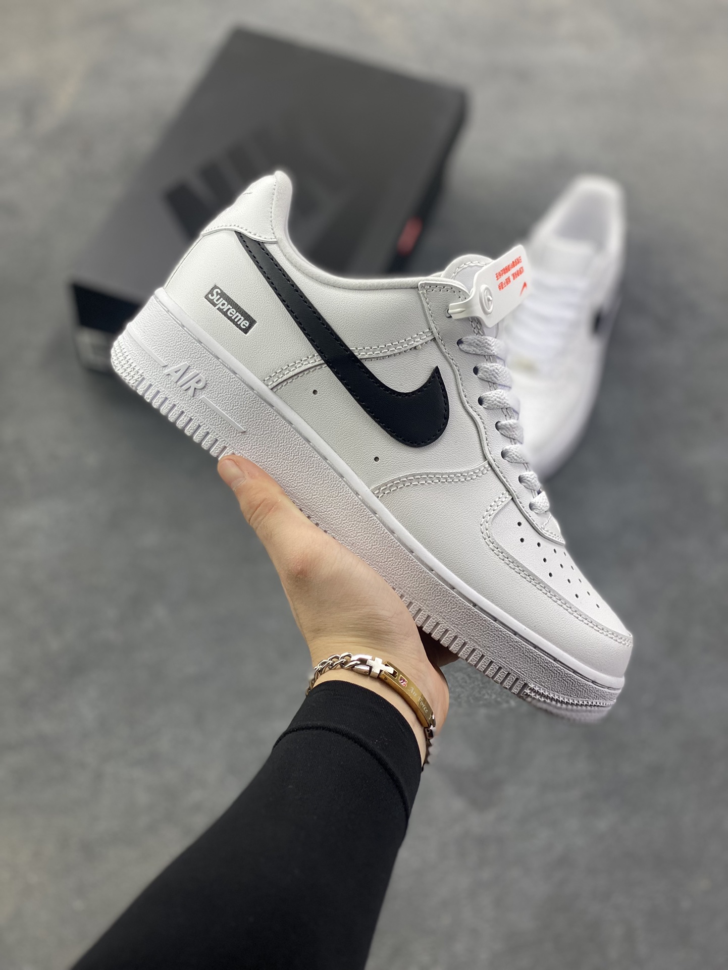 Nike Air Force 1 Low Supreme联名 空军一号低帮运动休闲板鞋 原楦头原纸板 打造纯正空军版型 专注外贸渠道 全掌内置蜂窝气垫 原盒配件 原厂中底钢印、拉帮完美 货号：CU9225-102 尺码：36 36.5 37.5 38 38.5 39 40 40.5 41 42 42.5 43 44 44.5 45-选品中心