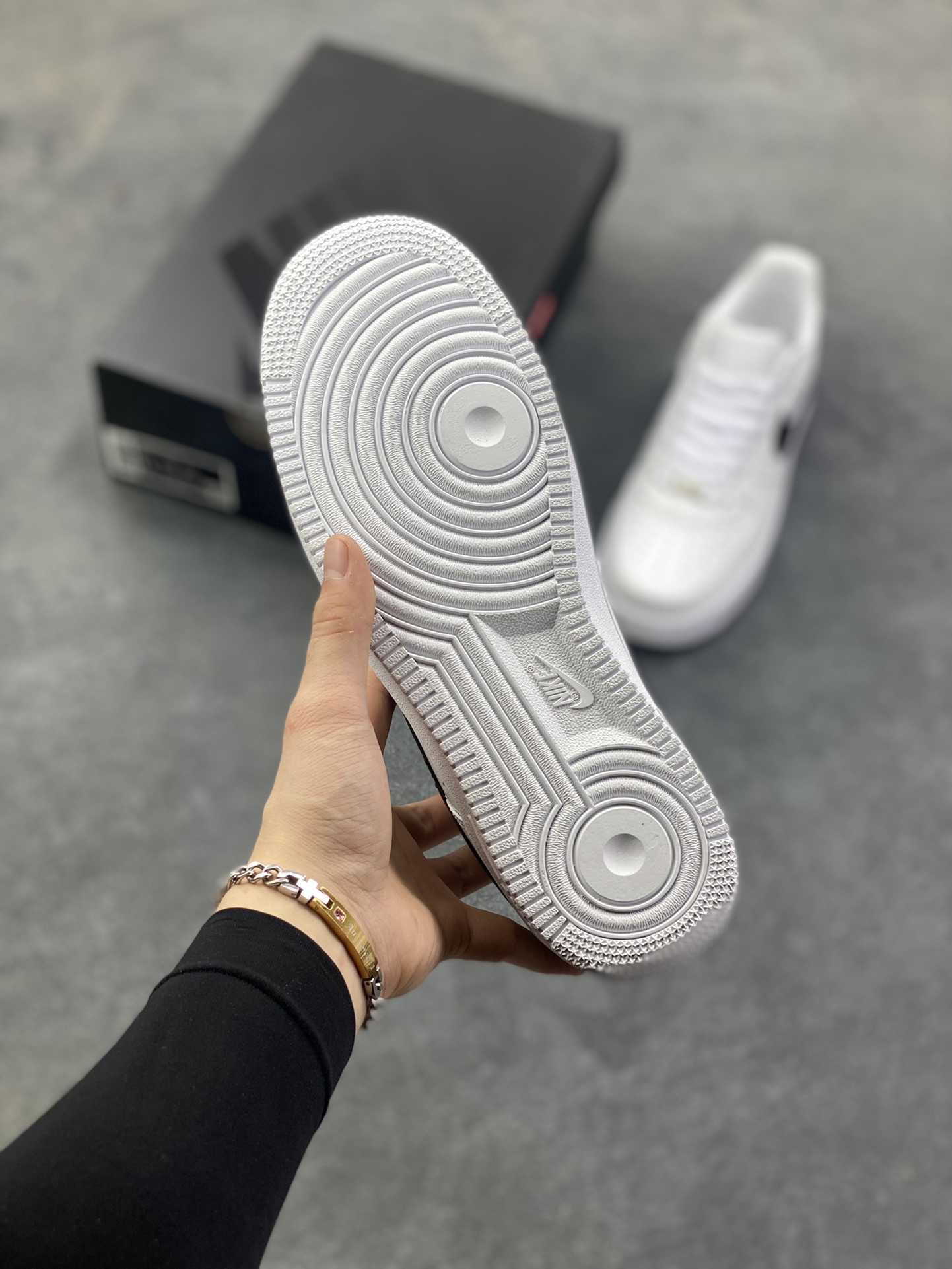 图片[5]-Nike Air Force 1 Low Supreme联名 空军一号低帮运动休闲板鞋 原楦头原纸板 打造纯正空军版型 专注外贸渠道 全掌内置蜂窝气垫 原盒配件 原厂中底钢印、拉帮完美 货号：CU9225-102 尺码：36 36.5 37.5 38 38.5 39 40 40.5 41 42 42.5 43 44 44.5 45-选品中心