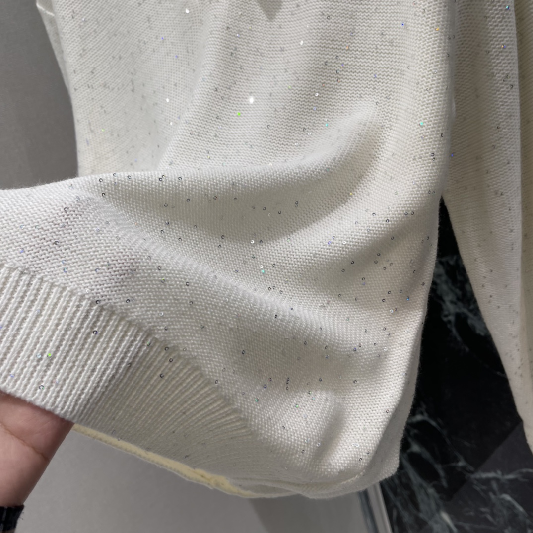 brunellocucinelli 25秋冬新款 亮片连帽针织上衣 休闲感满满，亮片点缀让整体更有层次感