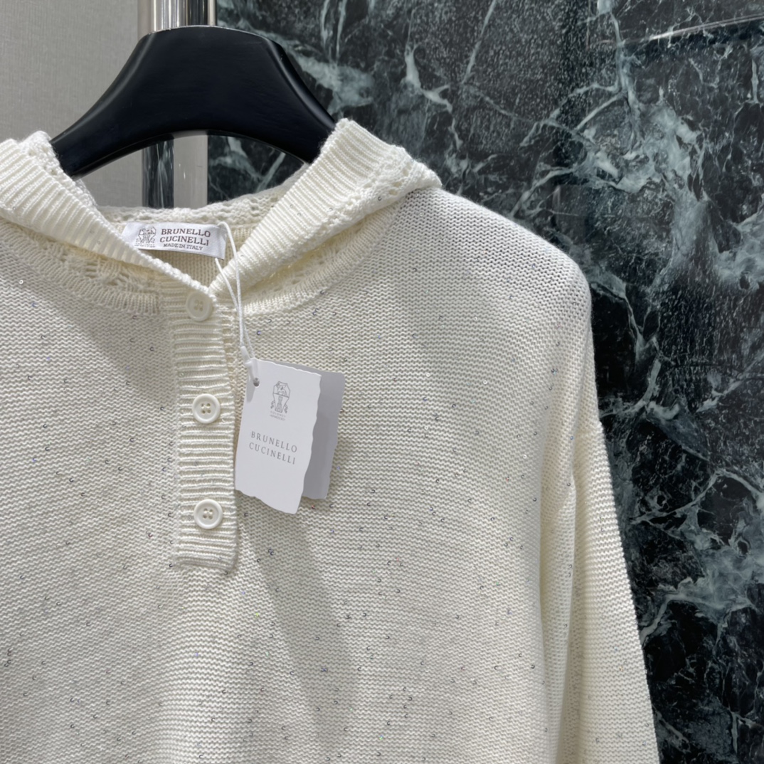 brunellocucinelli 25秋冬新款 亮片连帽针织上衣 休闲感满满，亮片点缀让整体更有层次感