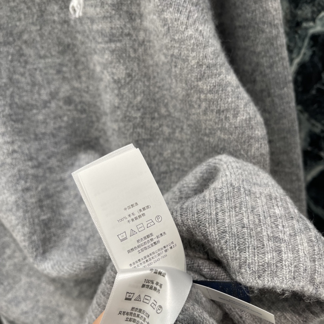 拉夫 25秋冬新款 圆领套头毛衣 左胸经典小马刺绣 品牌感满满 宽松版型，适合多种身材。粉色温柔复古 随