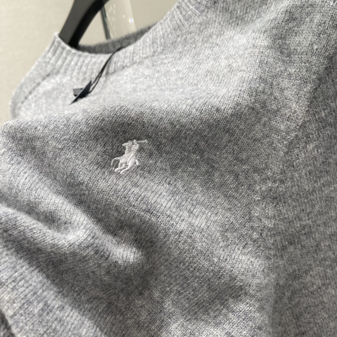 拉夫 25秋冬新款 圆领套头毛衣 左胸经典小马刺绣 品牌感满满 宽松版型，适合多种身材。粉色温柔复古 随