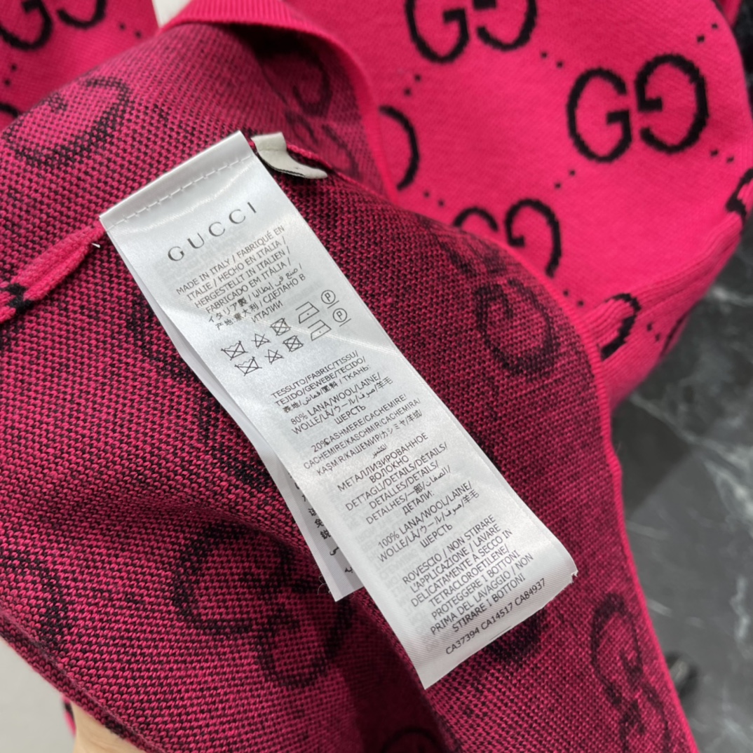 G家 25秋冬新款 提花针织连衣裙 亮眼玫粉色超吸睛!经典双G提花图案辨识度满分计 短袖圆领设计简约大方