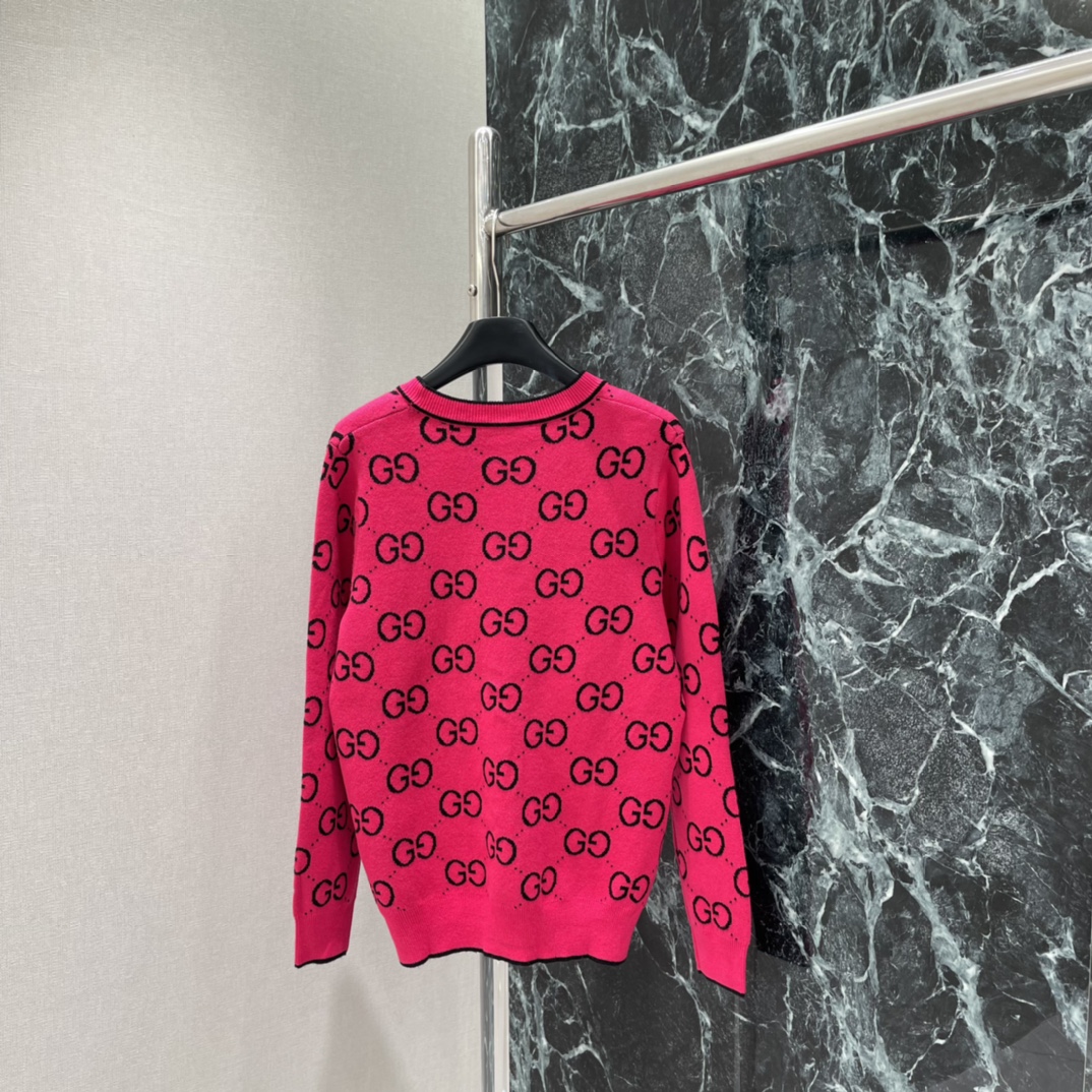 G家 25秋冬新款 提花针织开衫 玫粉色超显气质 黑色双G字母交织，辨识度满分!V领+纽扣设计，穿脱方便