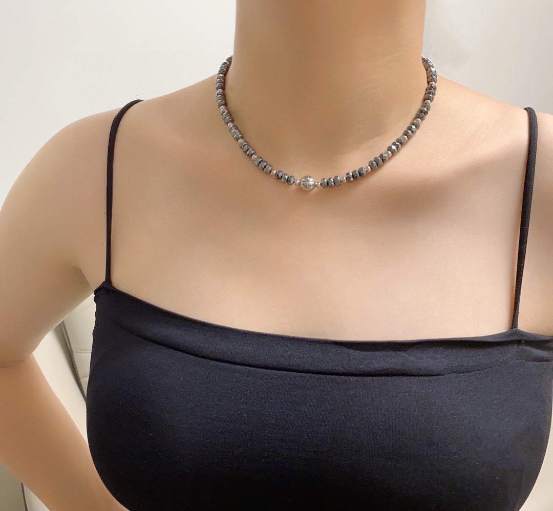 NO:603599,Chanel's Chanel letter double C high-grade sudden natural black gallstone necklace, a necklace with health benefits, thick and full of classics, a hot hit, the big brand Fragrant Grandma, this brand is absolutely known among fashionable women, and everyone knows its classics and time. It is a well-known brand that will be popular every time it is shipped. It is a well-known brand that synchronizes with genuine counters and opens molds. Exclusive high-end quality, super easy to sell, super popular, neutral style, can be worn by both men and women!  , jewelry boutique, chanel, chanel, necklace19860909香奈儿Chanel字母双C高级突天然黑胆石项链,具有保健功效的项链厚实感十足经典火热爆款来袭大牌香奶奶这个品牌在时尚女性当中绝对无所不知都知道它的经典与岁月逢出货必火的一个知名品牌同步专柜正品开模独家高端品质超好卖超抢手中性款男女都可佩戴！,饰品精品,chanel,chanel,necklace,Jewelry