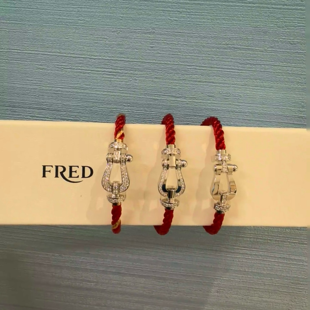 💥新品发布❤火爆🎉钢丝费雷德 Fred斐登满钻、半钻、无钻马蹄扣中性款高品质黑色钢丝绳手链手镯！本命绳👉🏻大牌 时尚 精致💠FORCE 系列手链⭐高端定制～亚金微电镀18k金工艺 精工马蹄扣头手镯！上手效果非常百搭💍 网红达人 时尚一族必备单品 玫瑰金、黄金、银色扣头😘男女情侣款两个码数：17/19cm