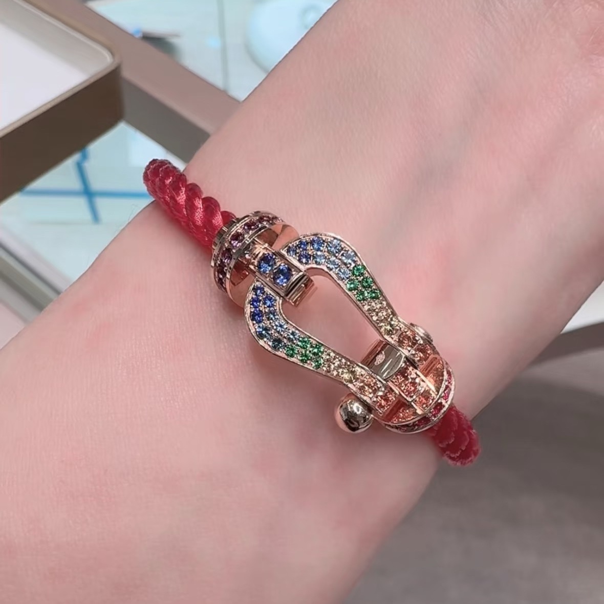 💥新品发布❤火爆🎉钢丝费雷德 Fred斐登满钻、半钻、无钻马蹄扣中性款高品质黑色钢丝绳手链手镯！本命绳👉🏻大牌 时尚 精致💠FORCE 系列手链⭐高端定制～亚金微电镀18k金工艺 精工马蹄扣头手镯！上手效果非常百搭💍 网红达人 时尚一族必备单品 玫瑰金、黄金、银色扣头😘男女情侣款两个码数：17/19cm