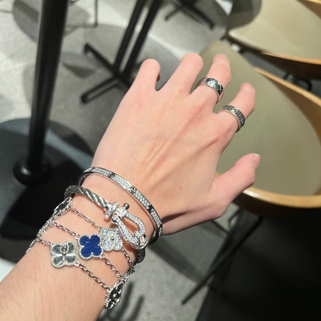 💥新品发布❤火爆🎉钢丝费雷德 Fred斐登满钻、半钻、无钻马蹄扣中性款高品质黑色钢丝绳手链手镯！本命绳👉🏻大牌 时尚 精致💠FORCE 系列手链⭐高端定制～亚金微电镀18k金工艺 精工马蹄扣头手镯！上手效果非常百搭💍 网红达人 时尚一族必备单品 玫瑰金、黄金、银色扣头😘男女情侣款两个码数：17/19cm