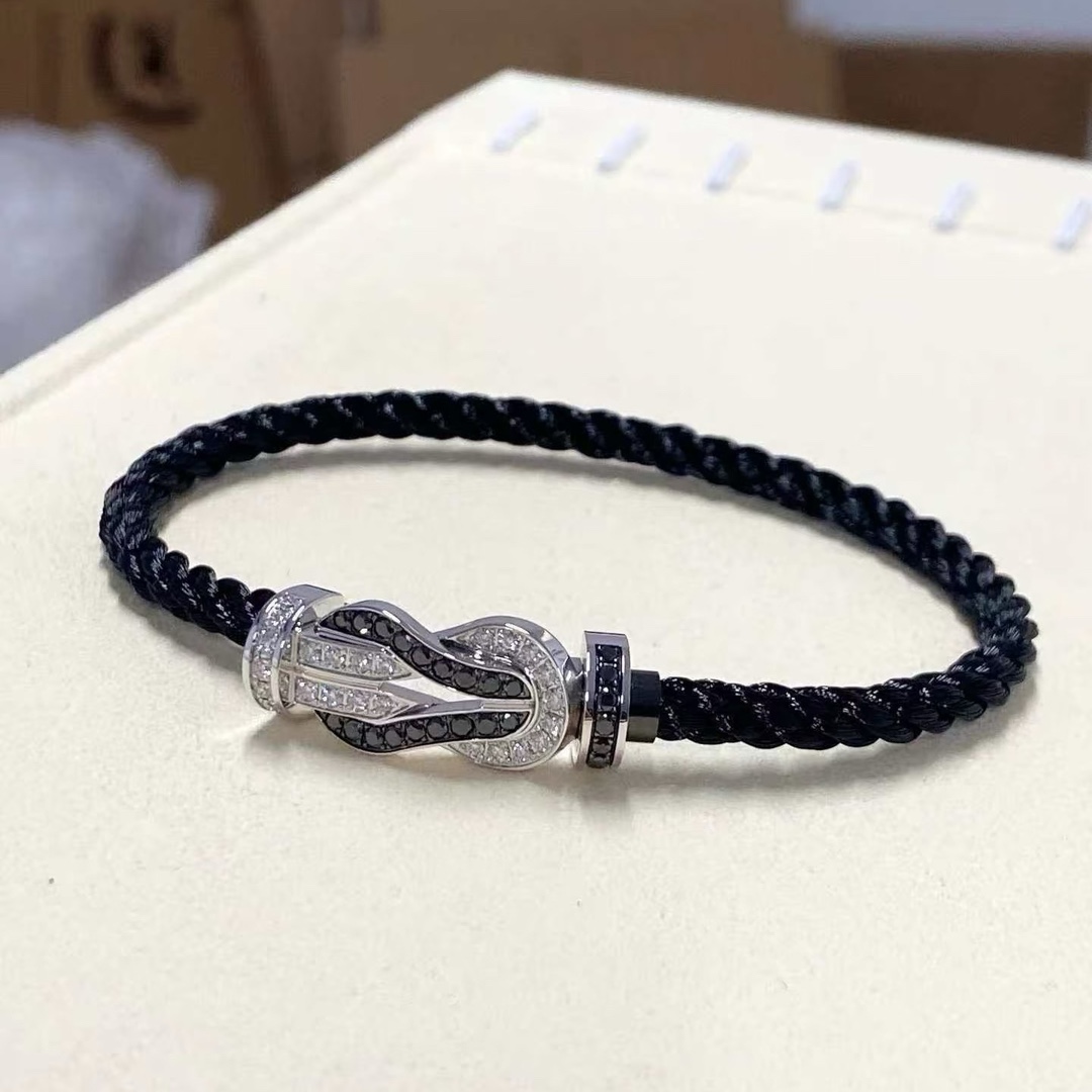 💥新品发布❤火爆🎉钢丝费雷德 Fred斐登满钻、半钻、无钻马蹄扣中性款高品质黑色钢丝绳手链手镯！本命绳👉🏻大牌 时尚 精致💠FORCE 系列手链⭐高端定制～亚金微电镀18k金工艺 精工马蹄扣头手镯！上手效果非常百搭💍 网红达人 时尚一族必备单品 玫瑰金、黄金、银色扣头😘男女情侣款两个码数：17/19cm