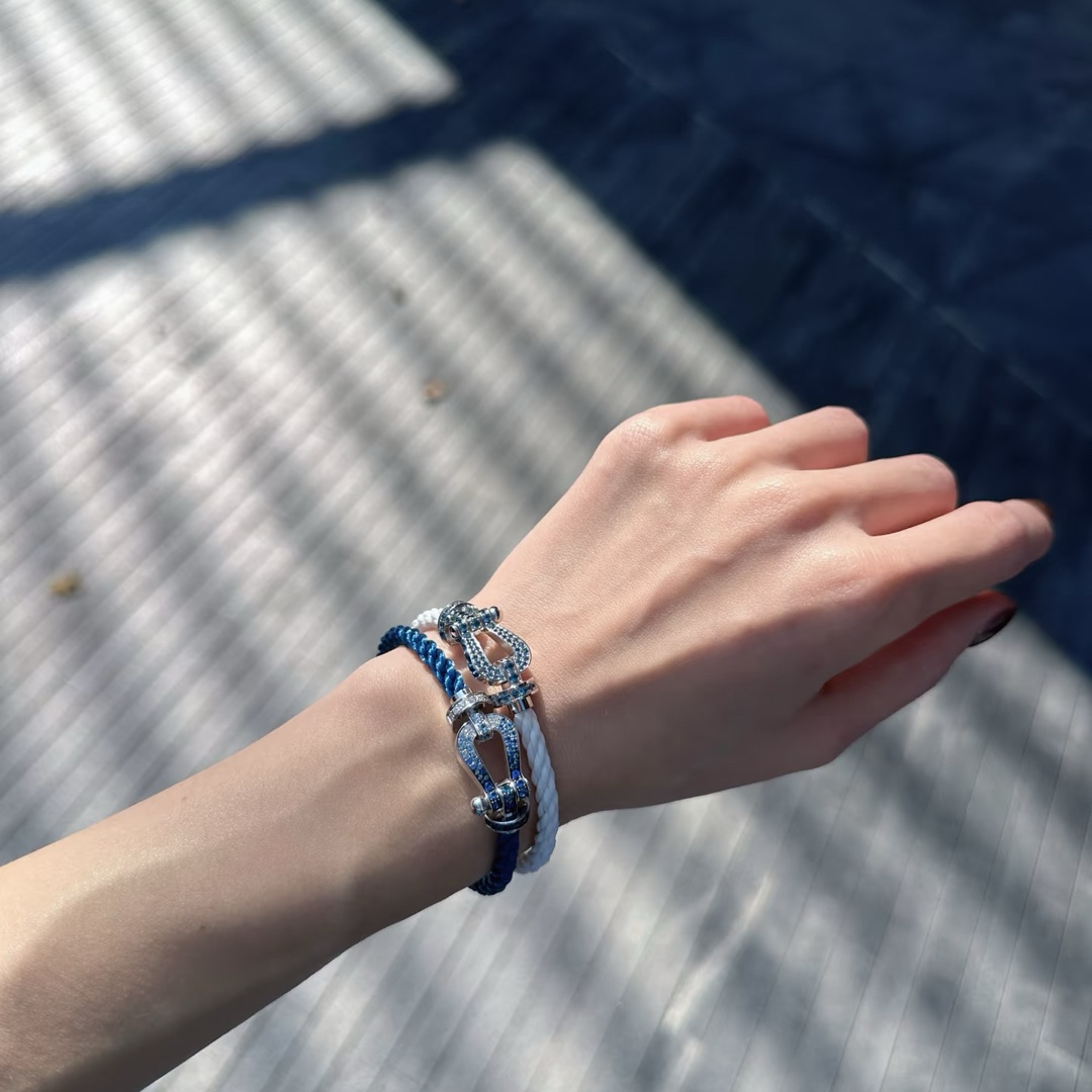 💥新品发布❤火爆🎉钢丝费雷德 Fred斐登满钻、半钻、无钻马蹄扣中性款高品质黑色钢丝绳手链手镯！本命绳👉🏻大牌 时尚 精致💠FORCE 系列手链⭐高端定制～亚金微电镀18k金工艺 精工马蹄扣头手镯！上手效果非常百搭💍 网红达人 时尚一族必备单品 玫瑰金、黄金、银色扣头😘男女情侣款两个码数：17/19cm